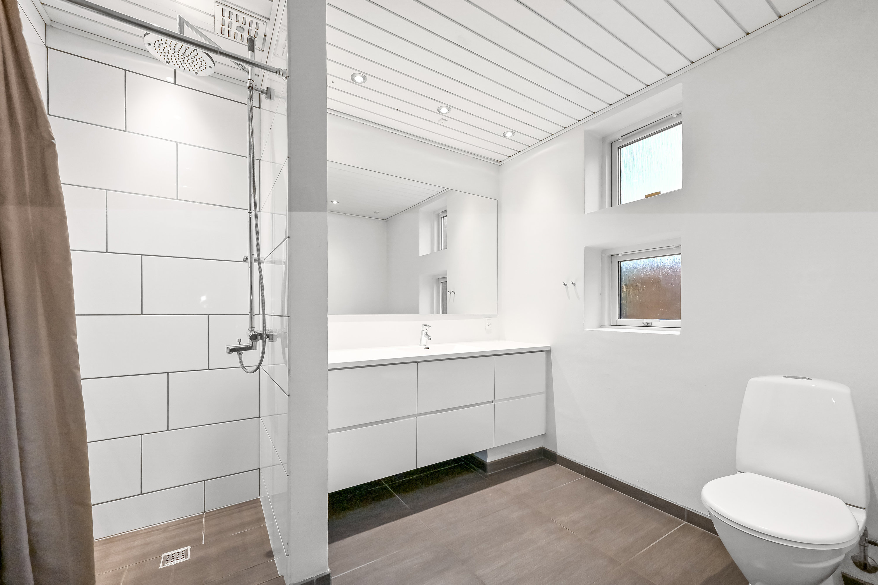 Fremhævet badeværelse billede i fuldskærmstilstand. Billede af Østertorp 16, Gjellerup, 7400 Herning