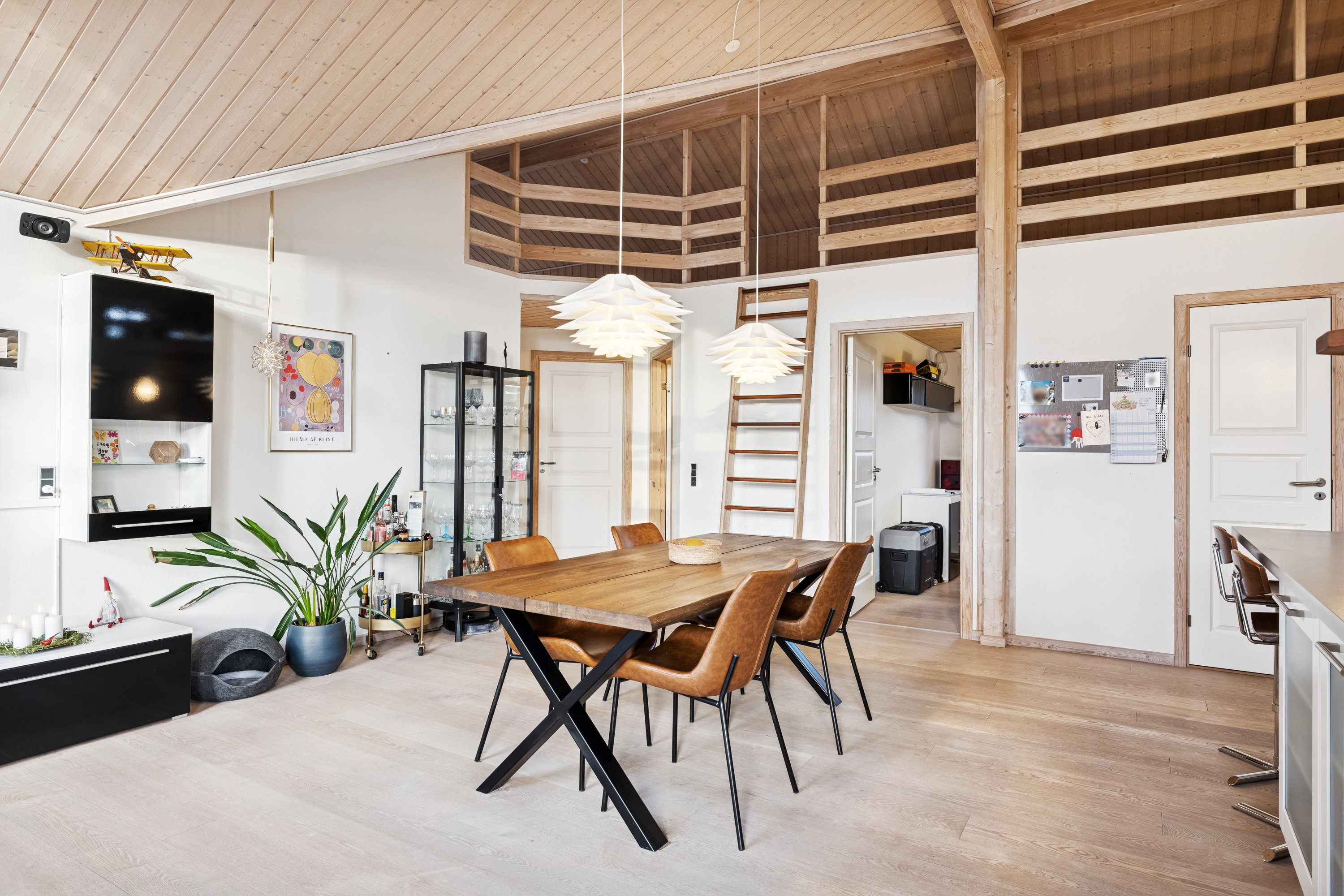 Fremhævet stue billede i fuldskærmstilstand. Billede af Blålyngen 11, 7470 Karup J