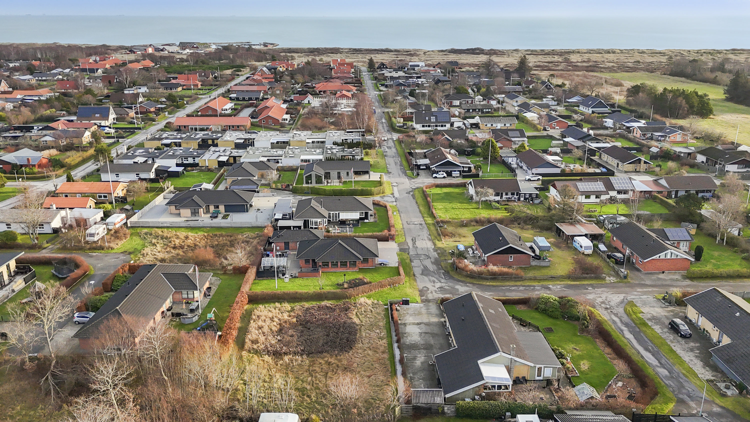 Fremhævet luftfoto billede i fuldskærmstilstand. Billede af Solsortevej 70, 9982 Ålbæk