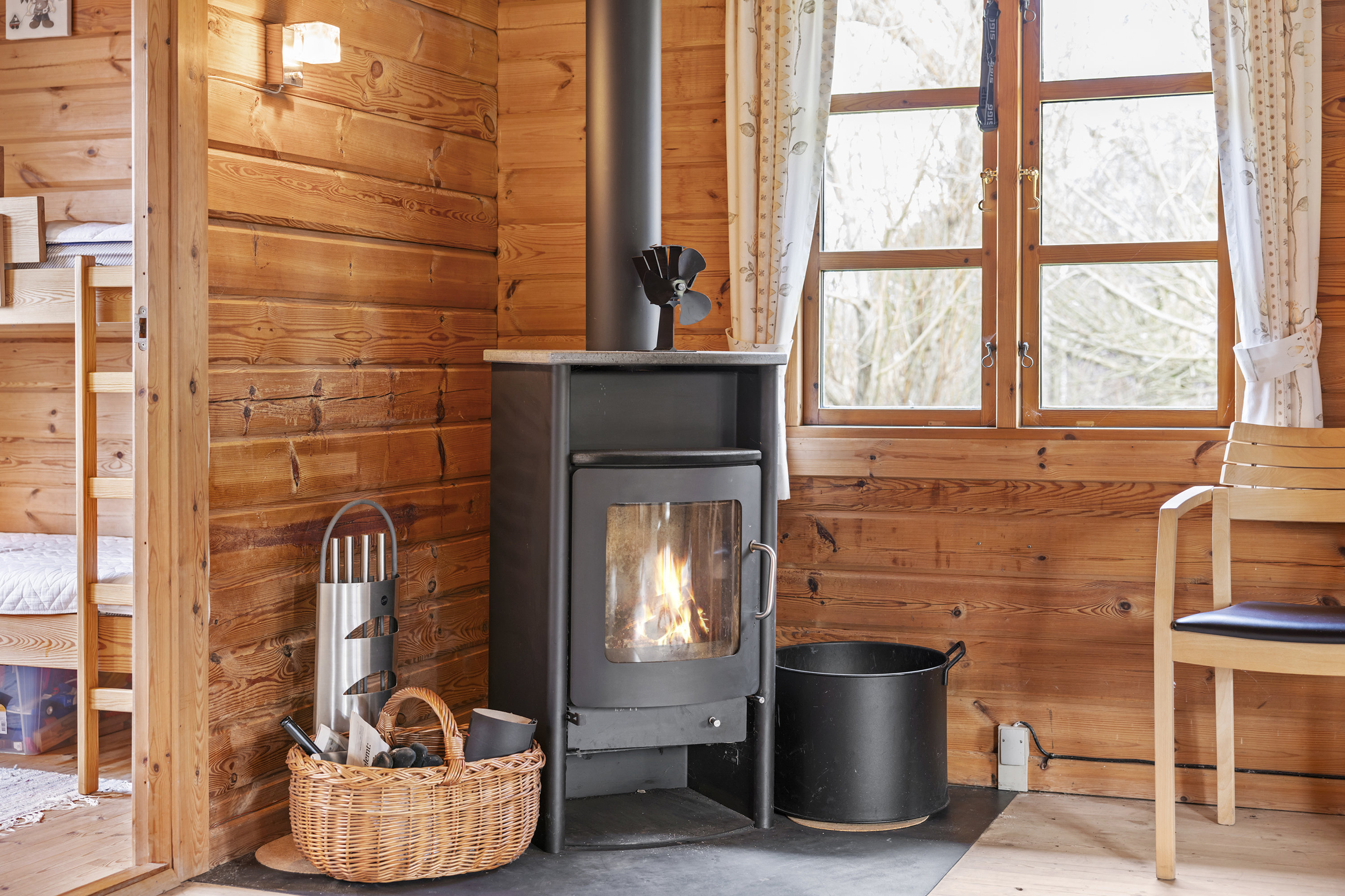 Fremhævet stue billede i fuldskærmstilstand. Billede af Engdraget 16, Bratten, 9981 Jerup