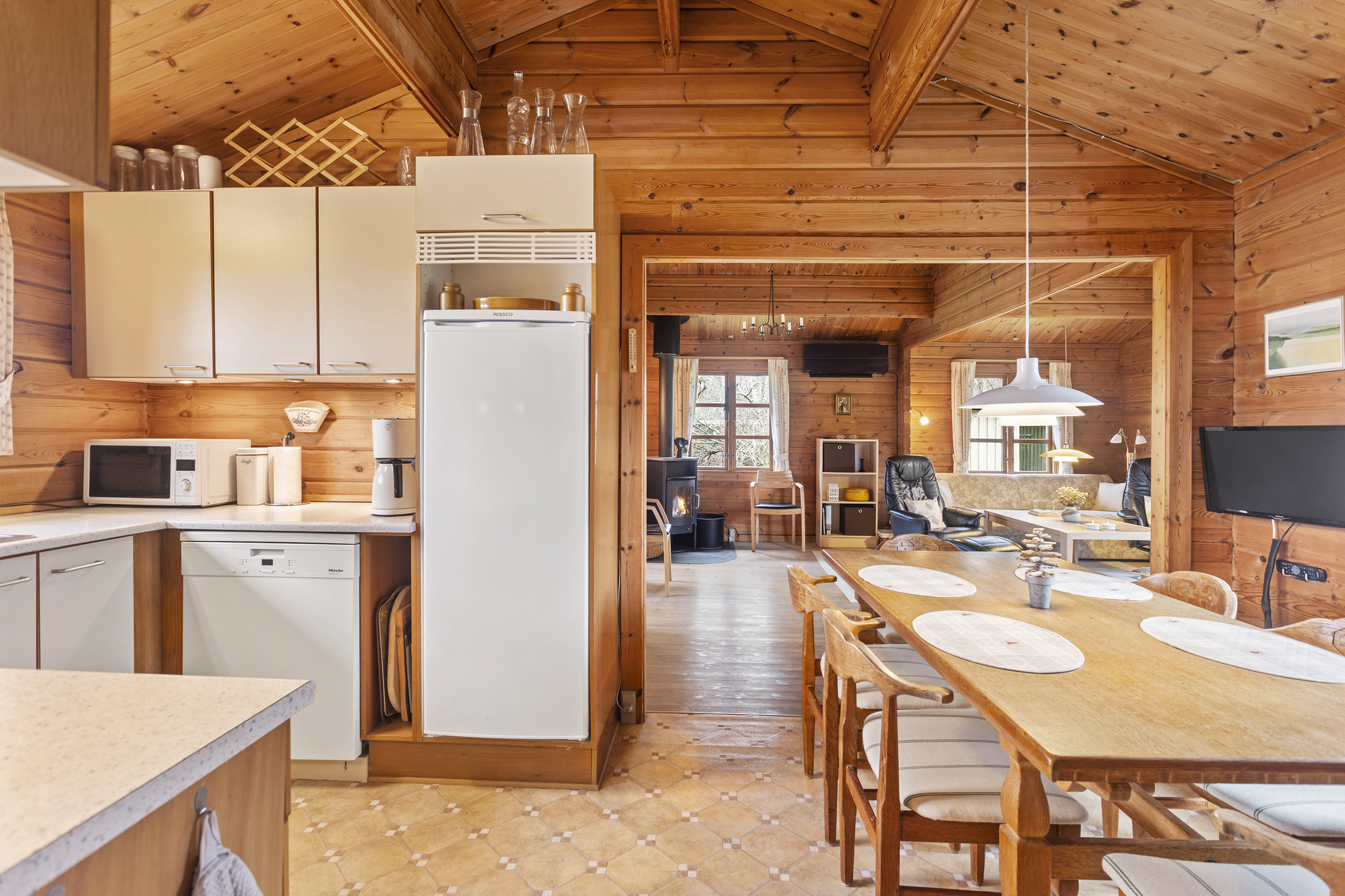 Fremhævet køkken alrum billede i fuldskærmstilstand. Billede af Engdraget 16, Bratten, 9981 Jerup