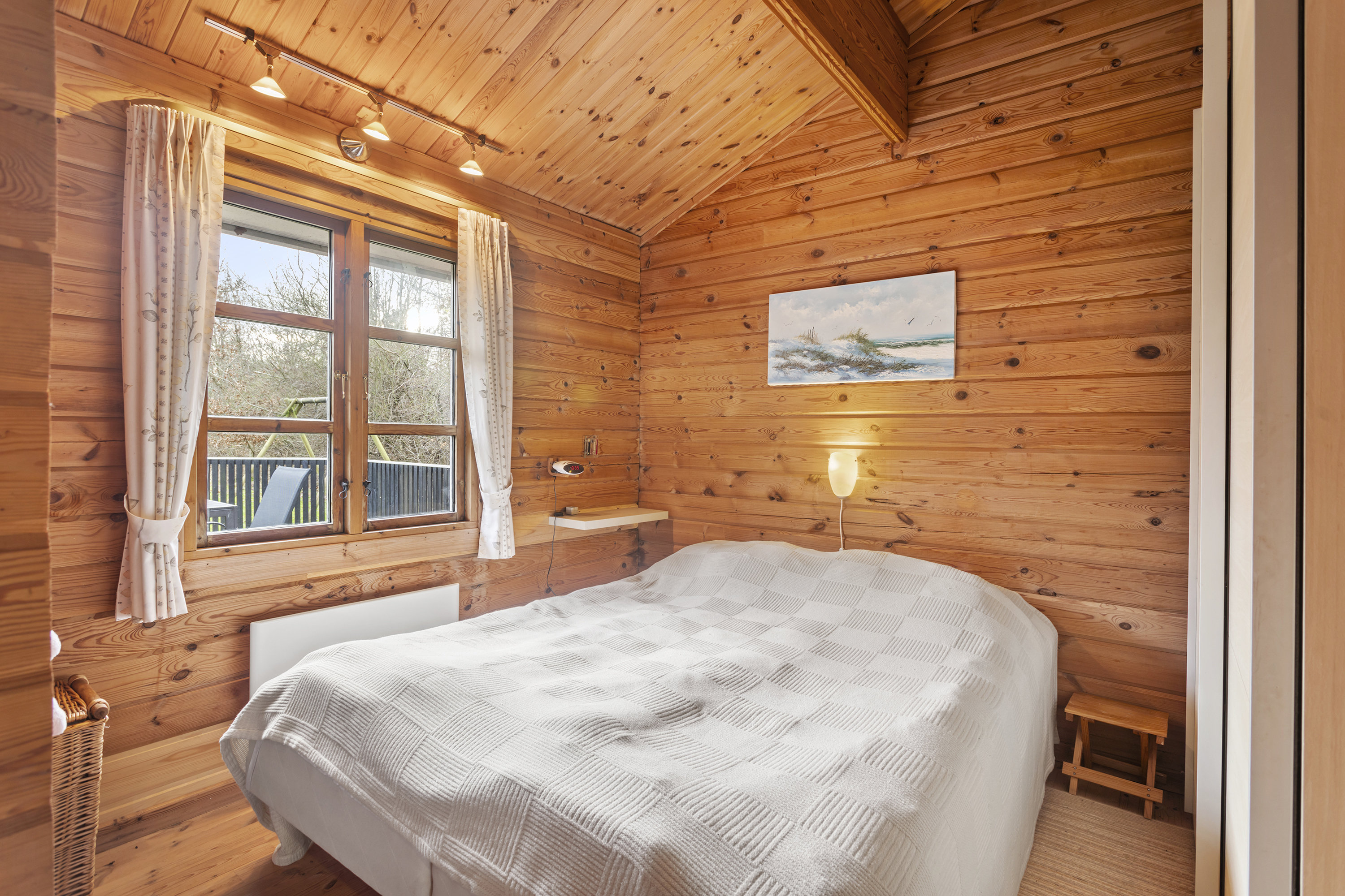 Fremhævet soveværelse billede i fuldskærmstilstand. Billede af Engdraget 16, Bratten, 9981 Jerup