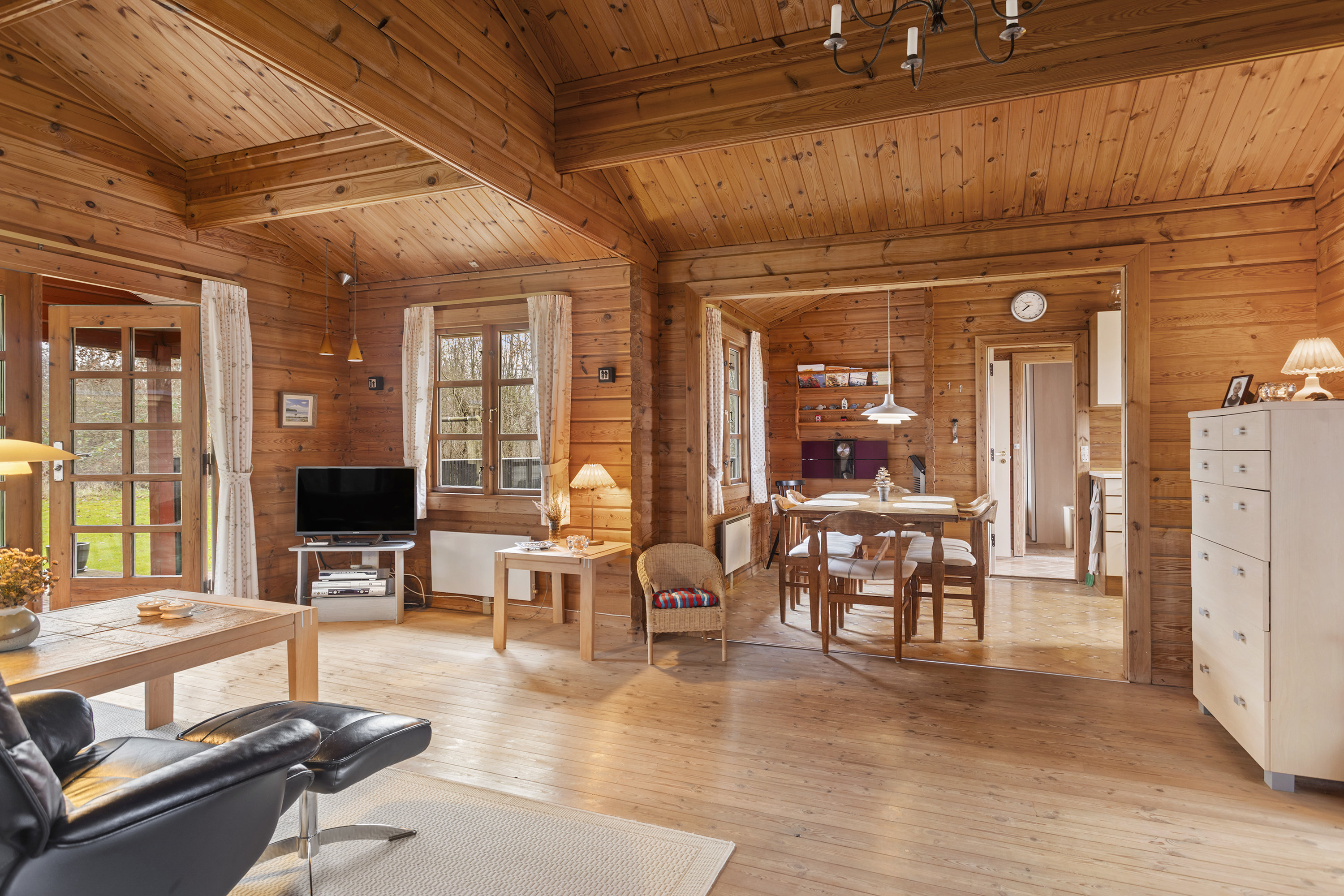 Fremhævet stue billede i fuldskærmstilstand. Billede af Engdraget 16, Bratten, 9981 Jerup