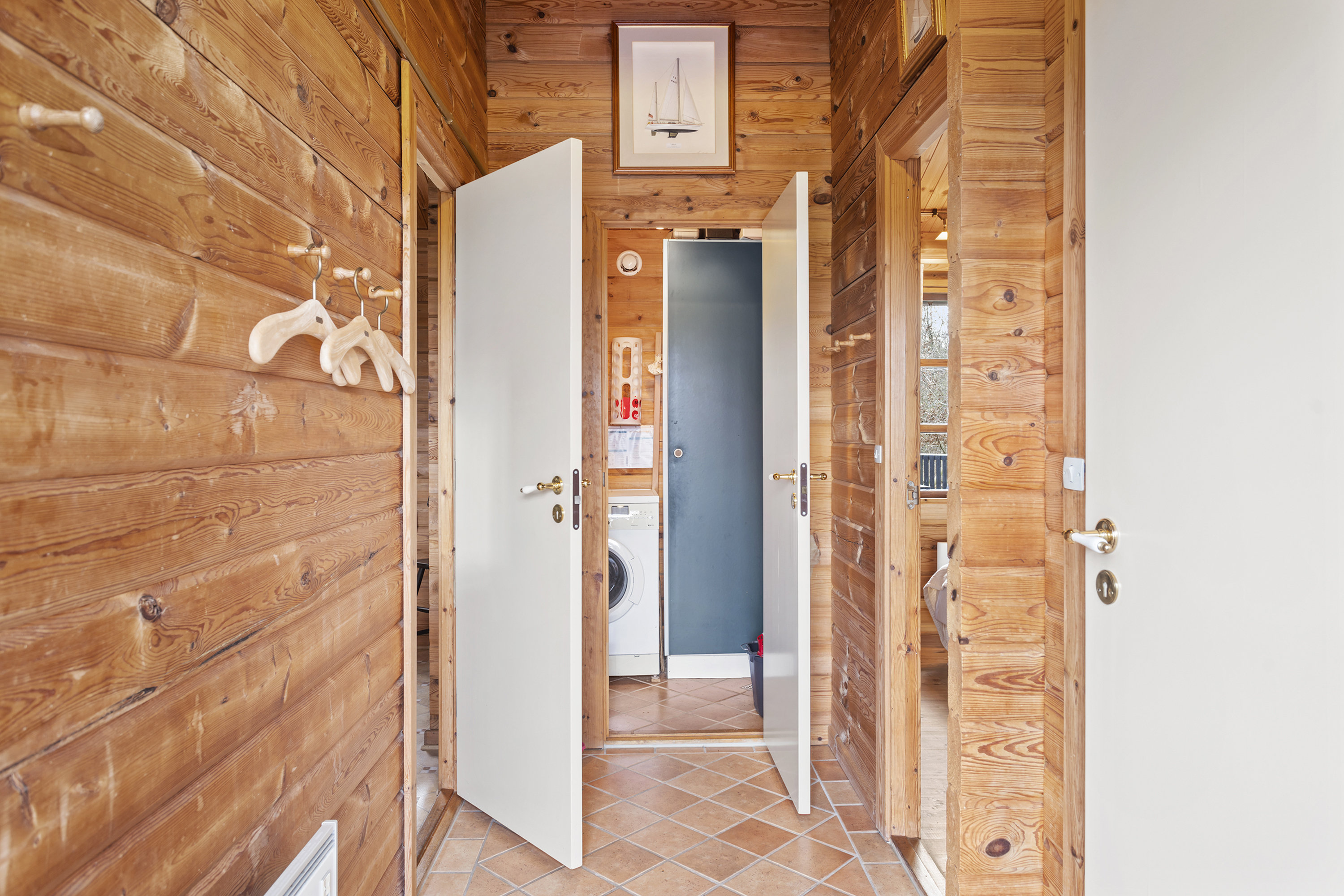 Fremhævet gang billede i fuldskærmstilstand. Billede af Engdraget 16, Bratten, 9981 Jerup