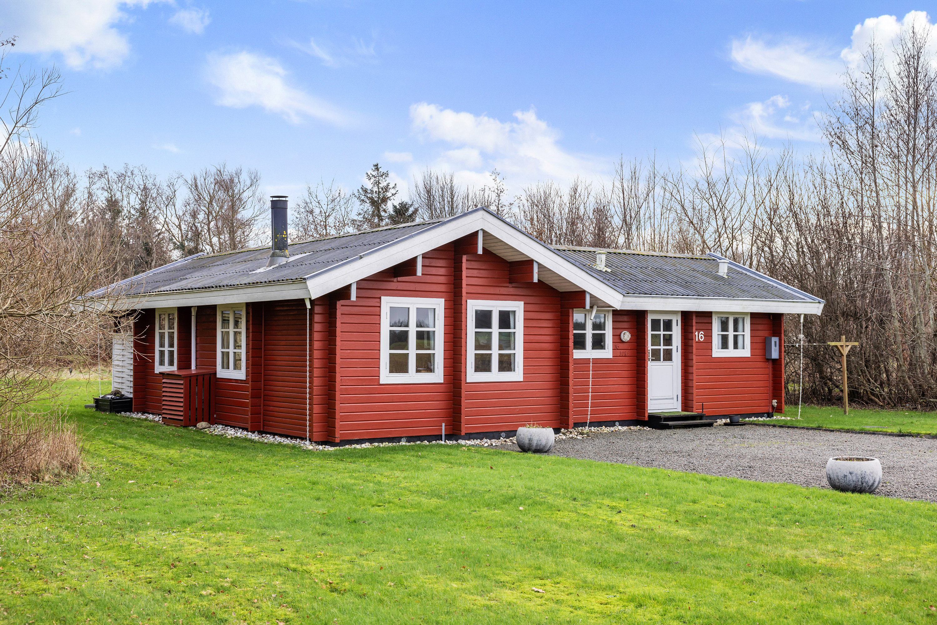 Fremhævet facade billede i fuldskærmstilstand. Billede af Engdraget 16, Bratten, 9981 Jerup