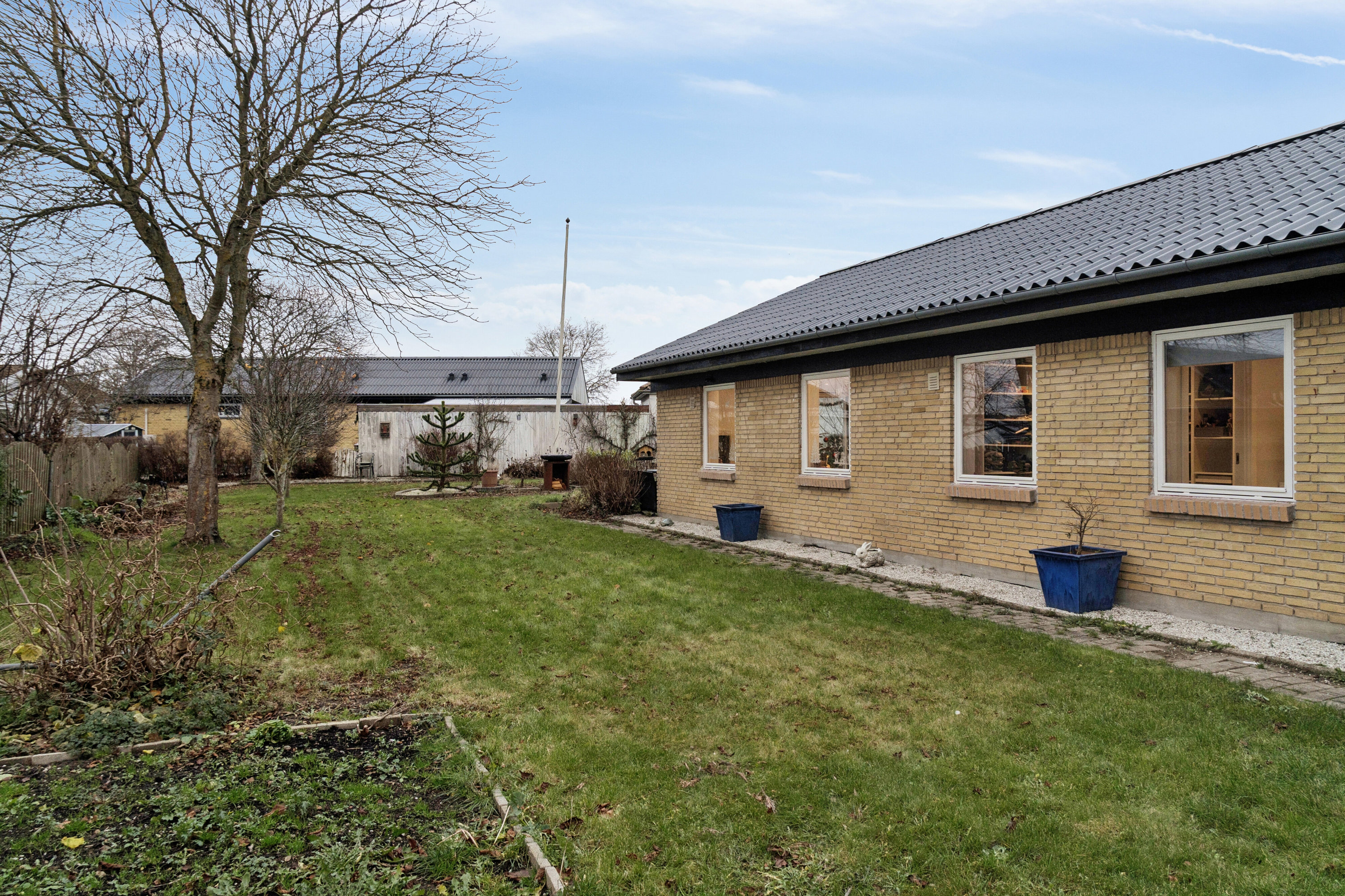 Fremhævet set fra haven billede i fuldskærmstilstand. Billede af Stærvej 6, 4350 Ugerløse