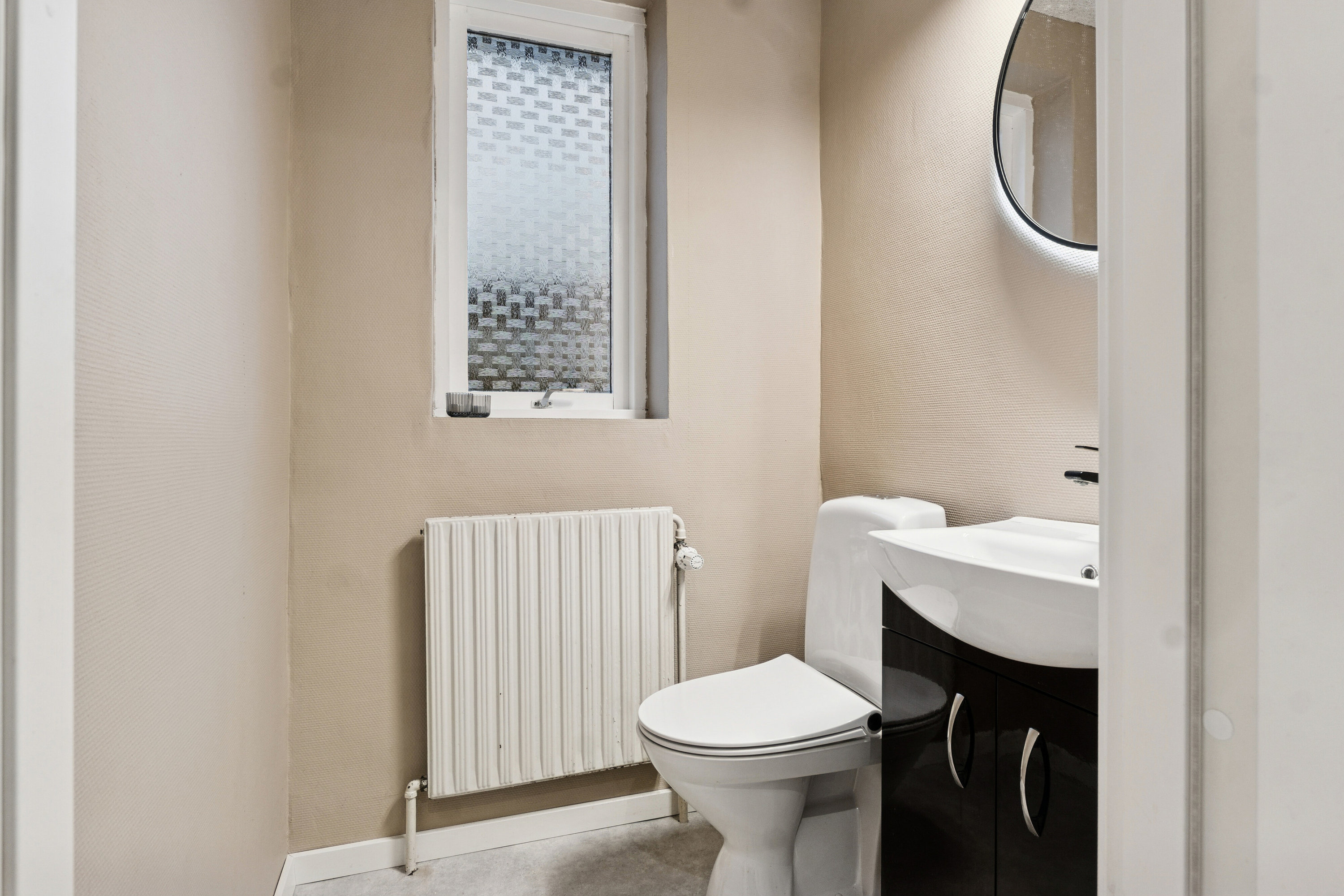 Fremhævet toilet billede i fuldskærmstilstand. Billede af Stærvej 6, 4350 Ugerløse