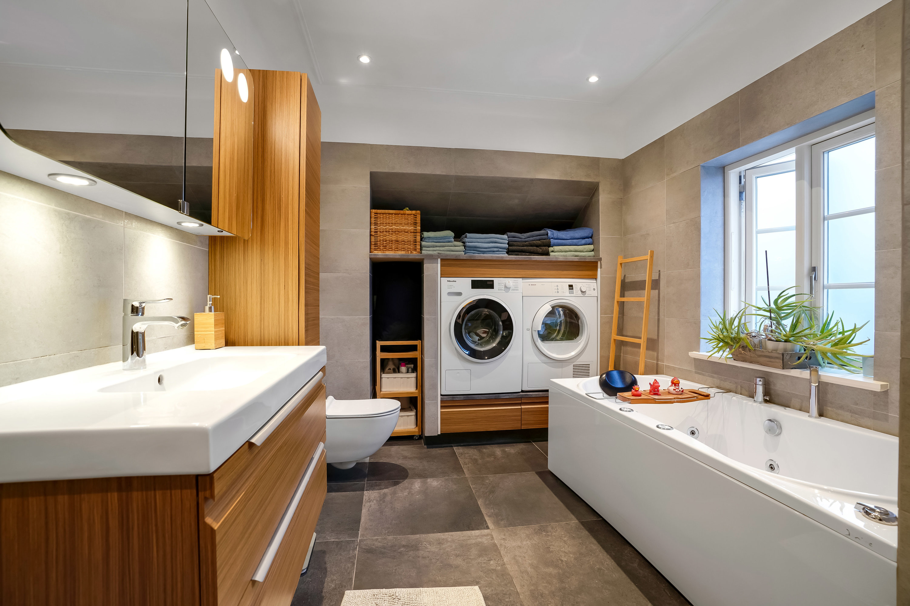 Fremhævet badeværelse billede i fuldskærmstilstand. Billede af Kastanievej 55, 1., 5230 Odense M