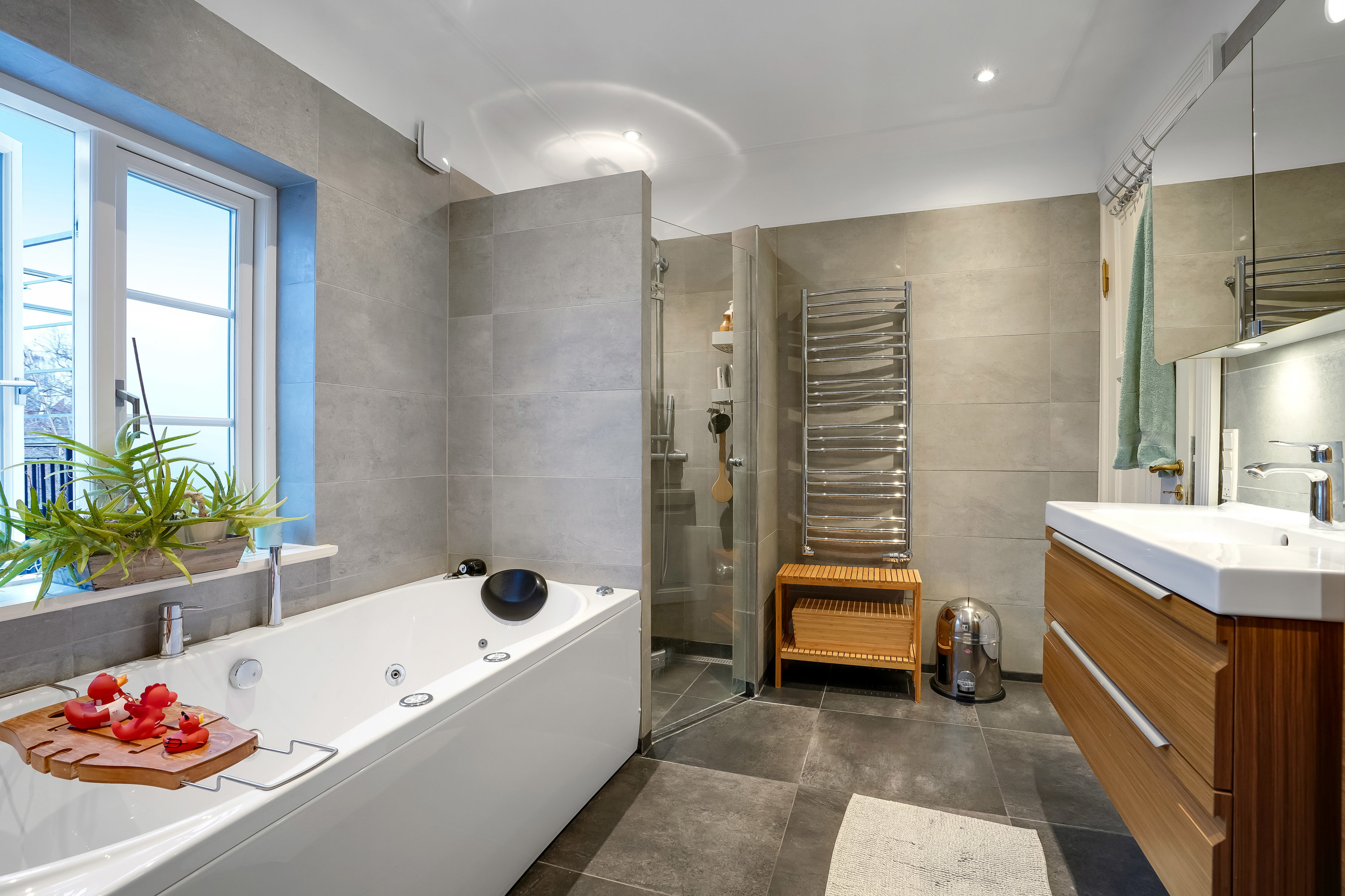 Fremhævet badeværelse billede i fuldskærmstilstand. Billede af Kastanievej 55, 1., 5230 Odense M