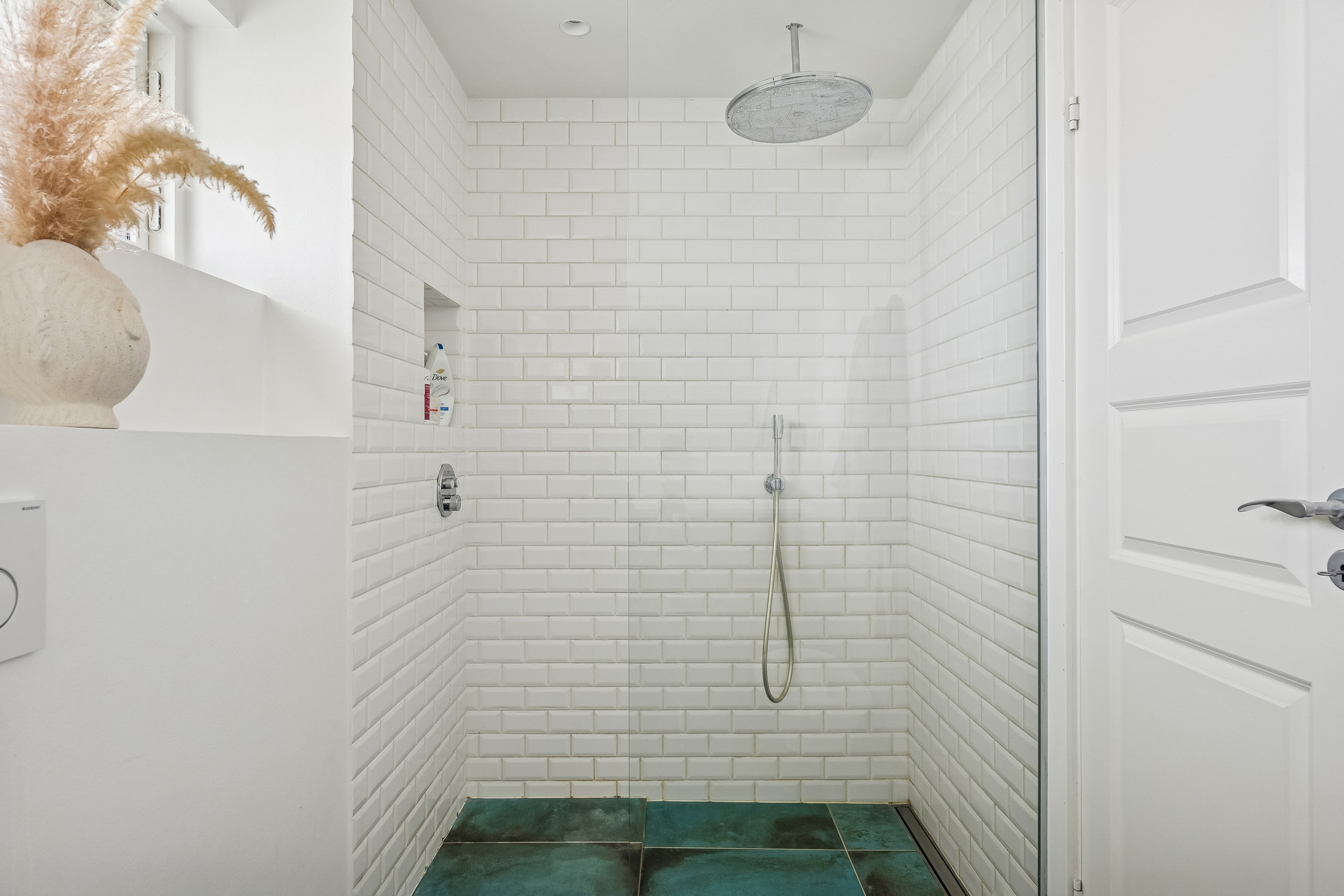 Fremhævet badeværelse billede i fuldskærmstilstand. Billede af Løvtoften 7, 2630 Taastrup