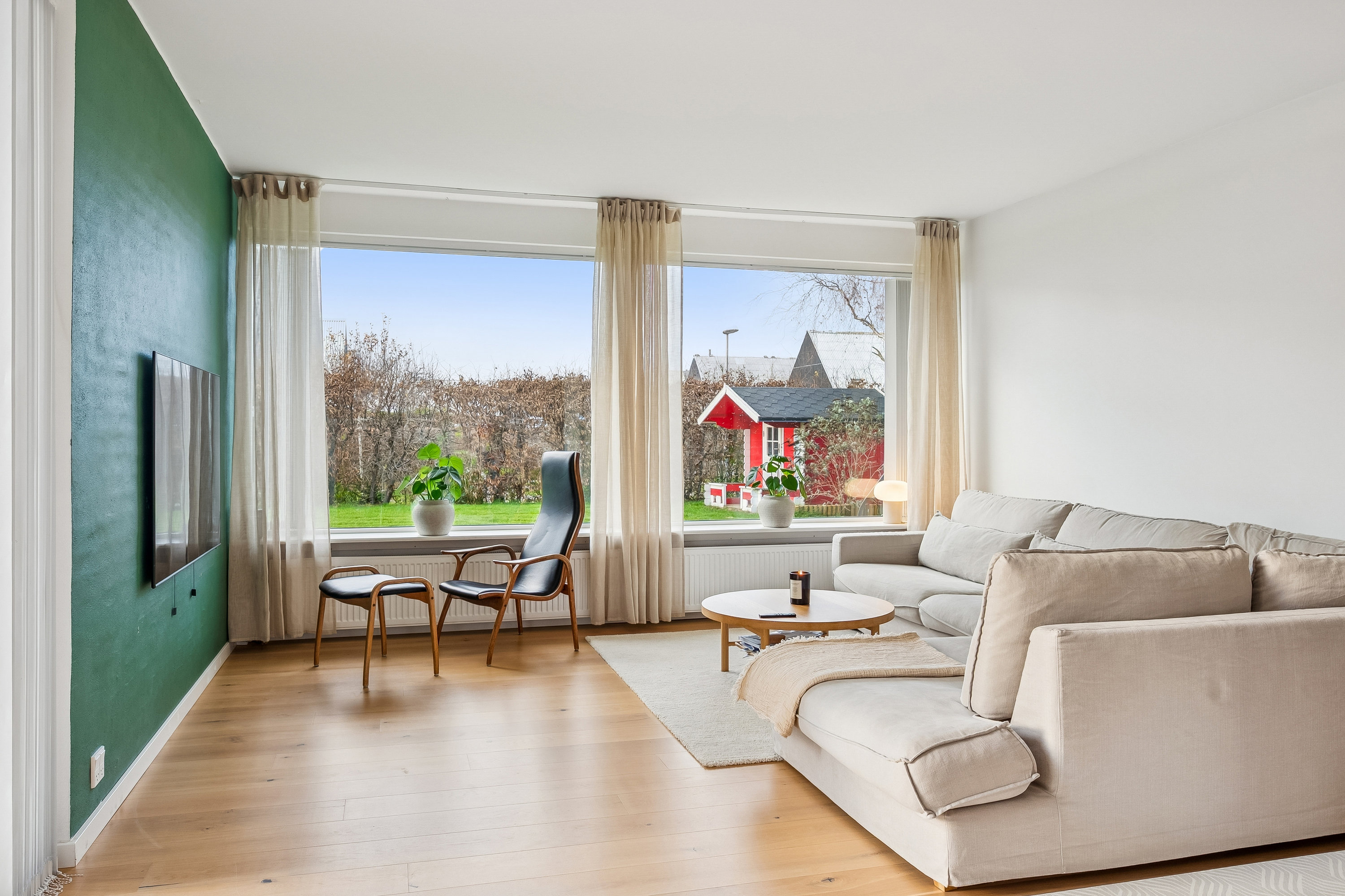 Fremhævet stue billede i fuldskærmstilstand. Billede af Løvtoften 7, 2630 Taastrup