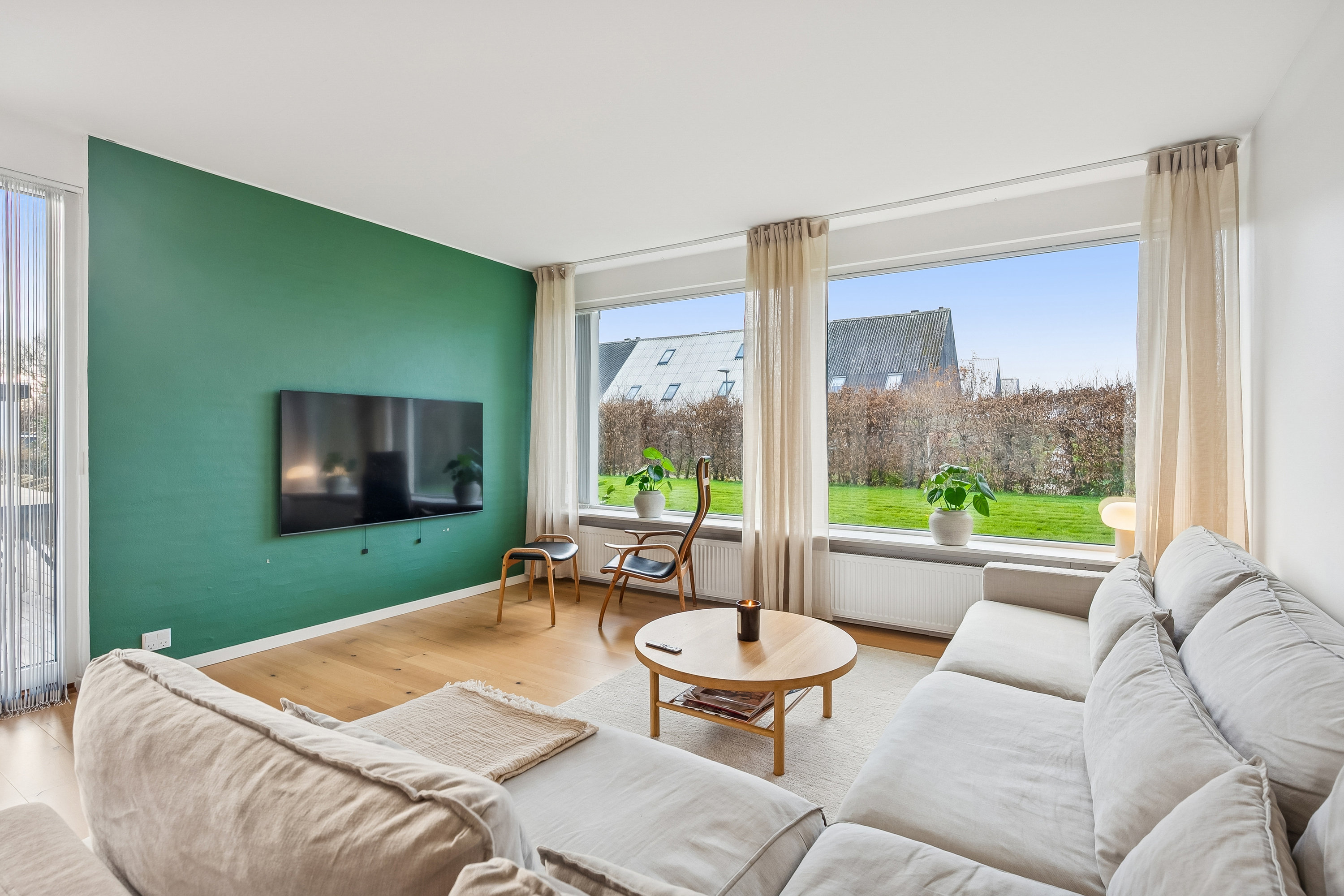 Fremhævet stue billede i fuldskærmstilstand. Billede af Løvtoften 7, 2630 Taastrup