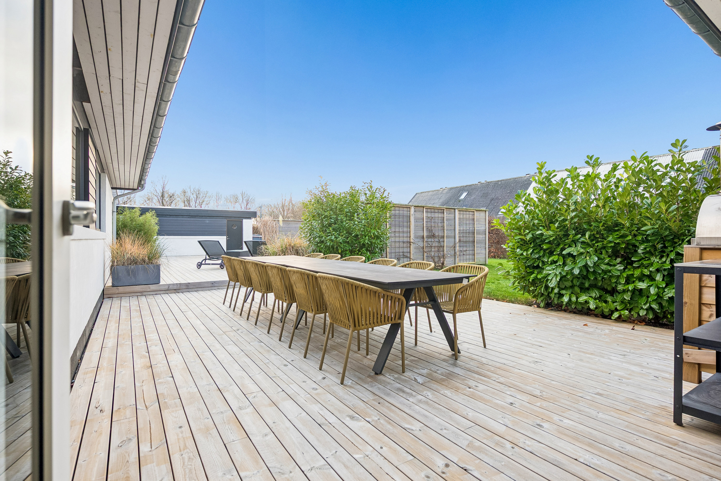 Miniaturebillede 2: terrasse. Billede af Løvtoften 7, 2630 Taastrup