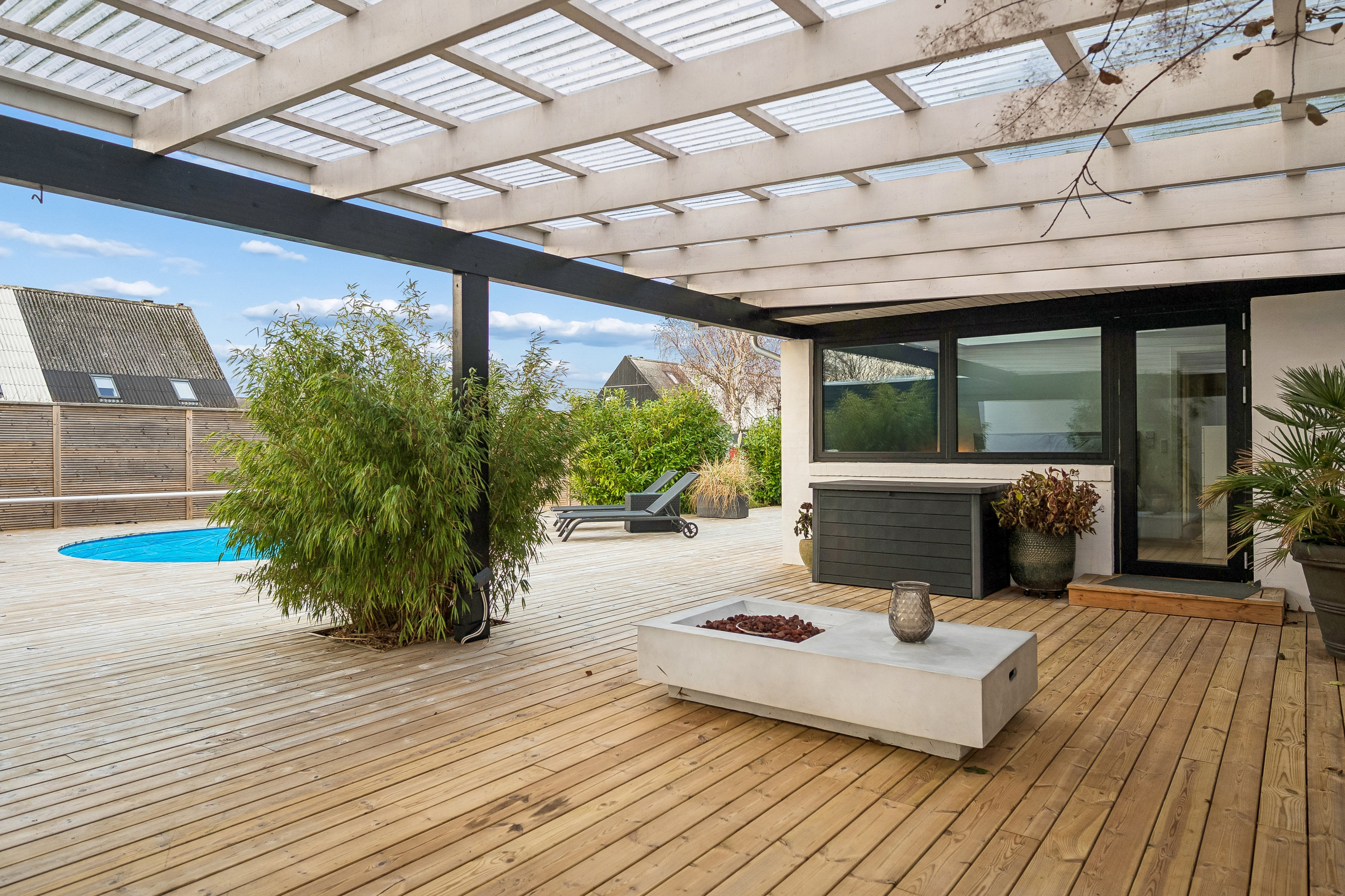 Fremhævet terrasse billede i fuldskærmstilstand. Billede af Løvtoften 7, 2630 Taastrup