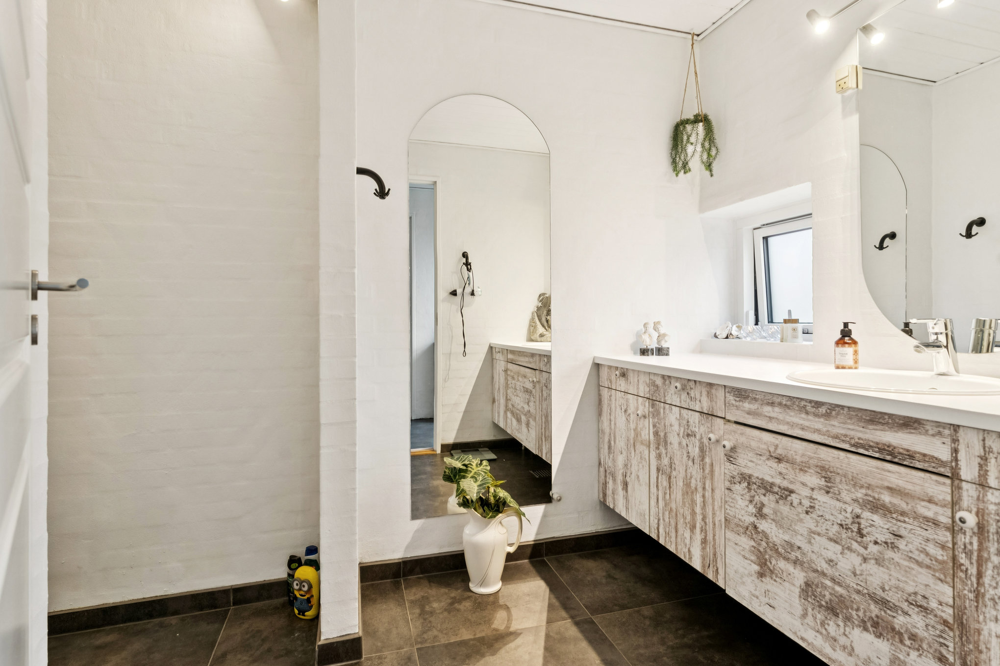 Fremhævet badeværelse billede i fuldskærmstilstand. Billede af Topasdalen 10, 8930 Randers NØ