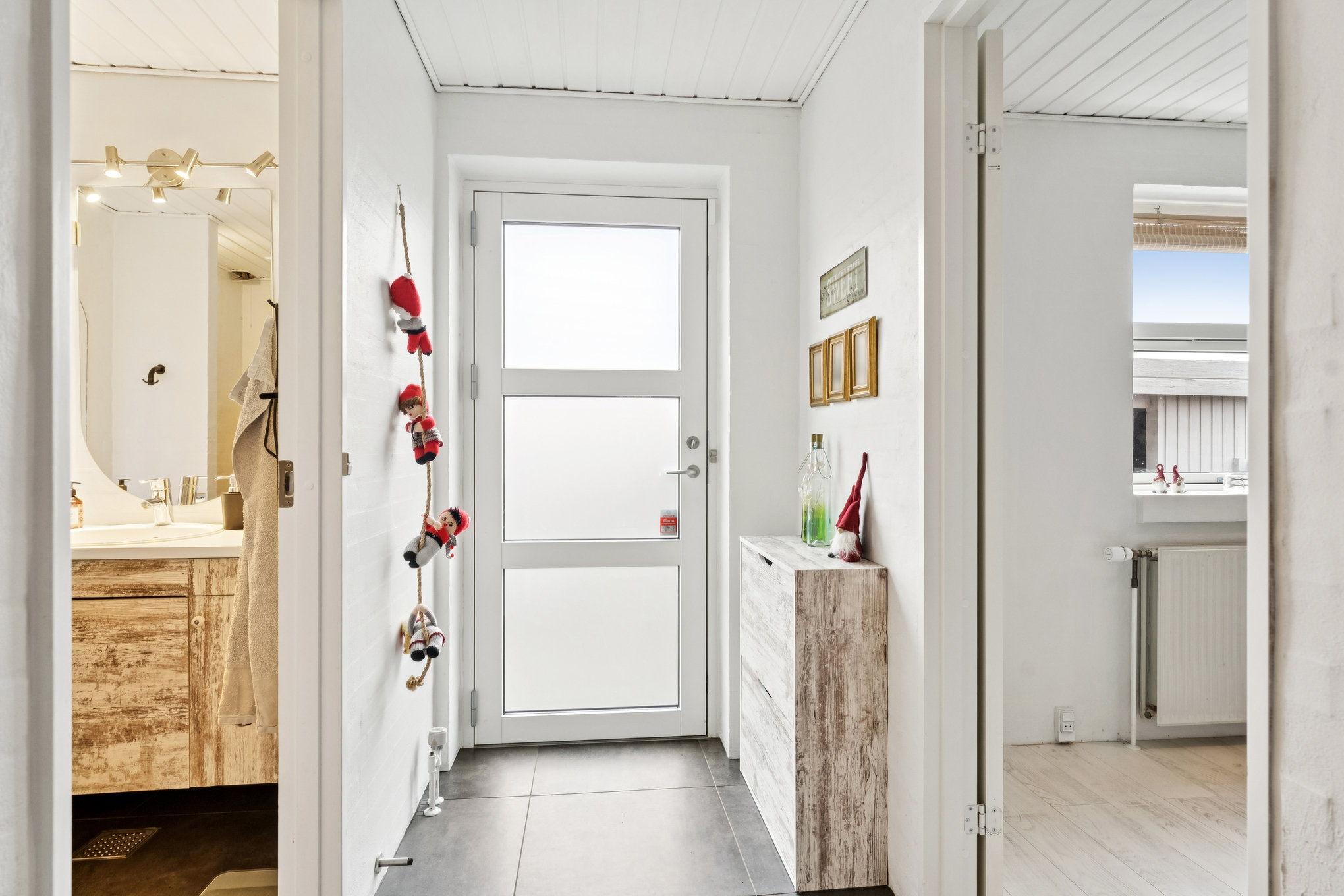 Fremhævet gang billede i fuldskærmstilstand. Billede af Topasdalen 10, 8930 Randers NØ