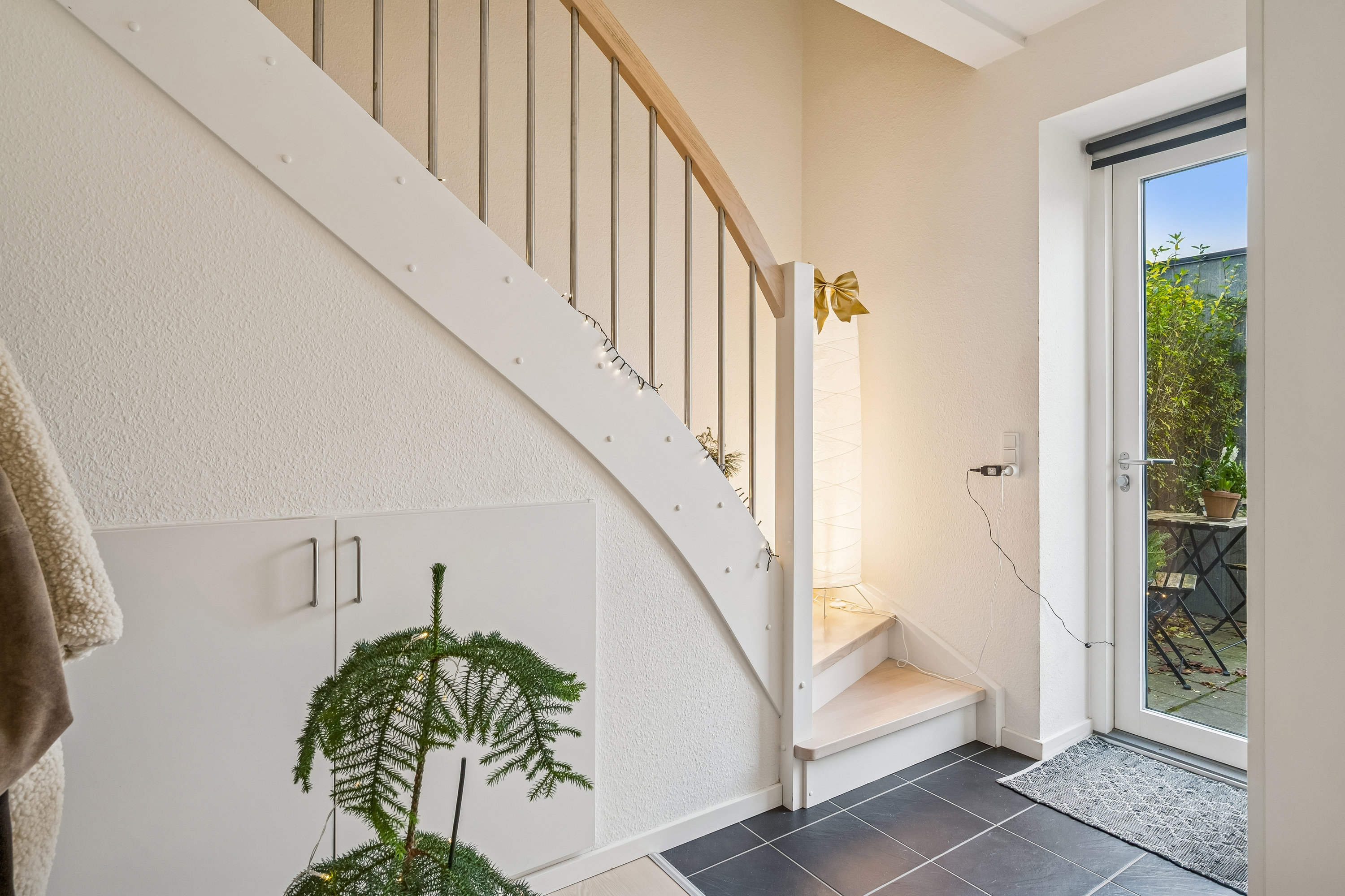 Fremhævet gang billede i fuldskærmstilstand. Billede af Egå Engvej 29, 8250 Egå