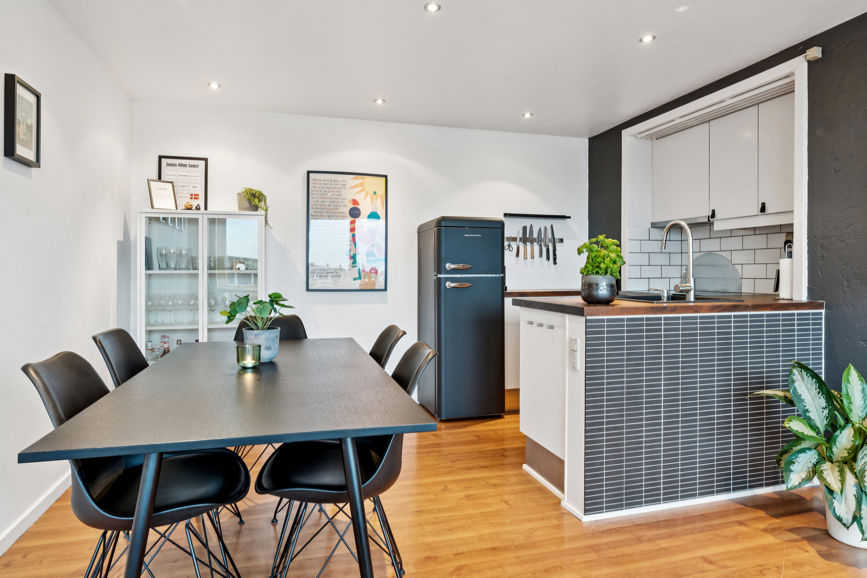 Fremhævet stue billede i fuldskærmstilstand. Billede af Vesterbro 127, 4. 406., 9000 Aalborg