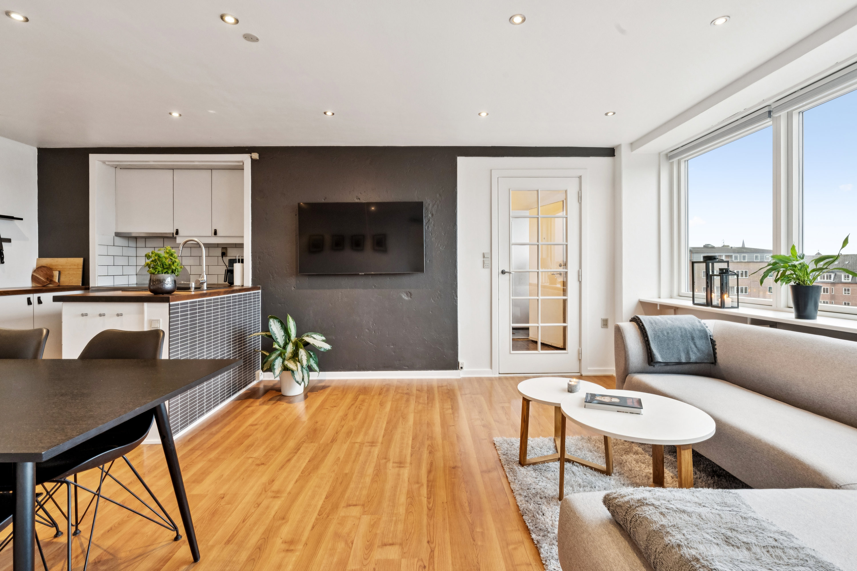 Fremhævet stue billede i fuldskærmstilstand. Billede af Vesterbro 127, 4. 406., 9000 Aalborg