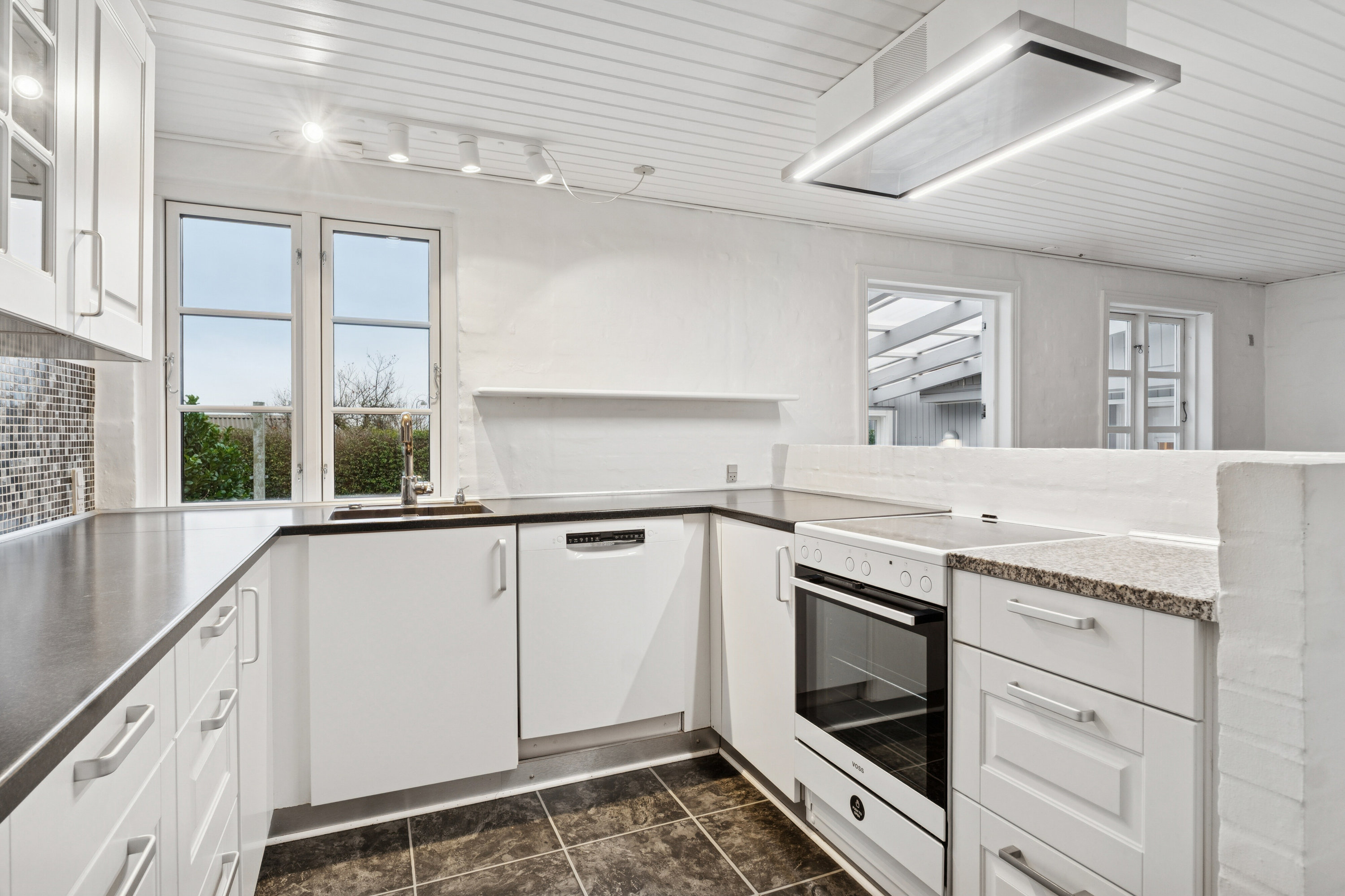 Fremhævet køkken billede i fuldskærmstilstand. Billede af Rødbyvej 18, Thurø, 5700 Svendborg