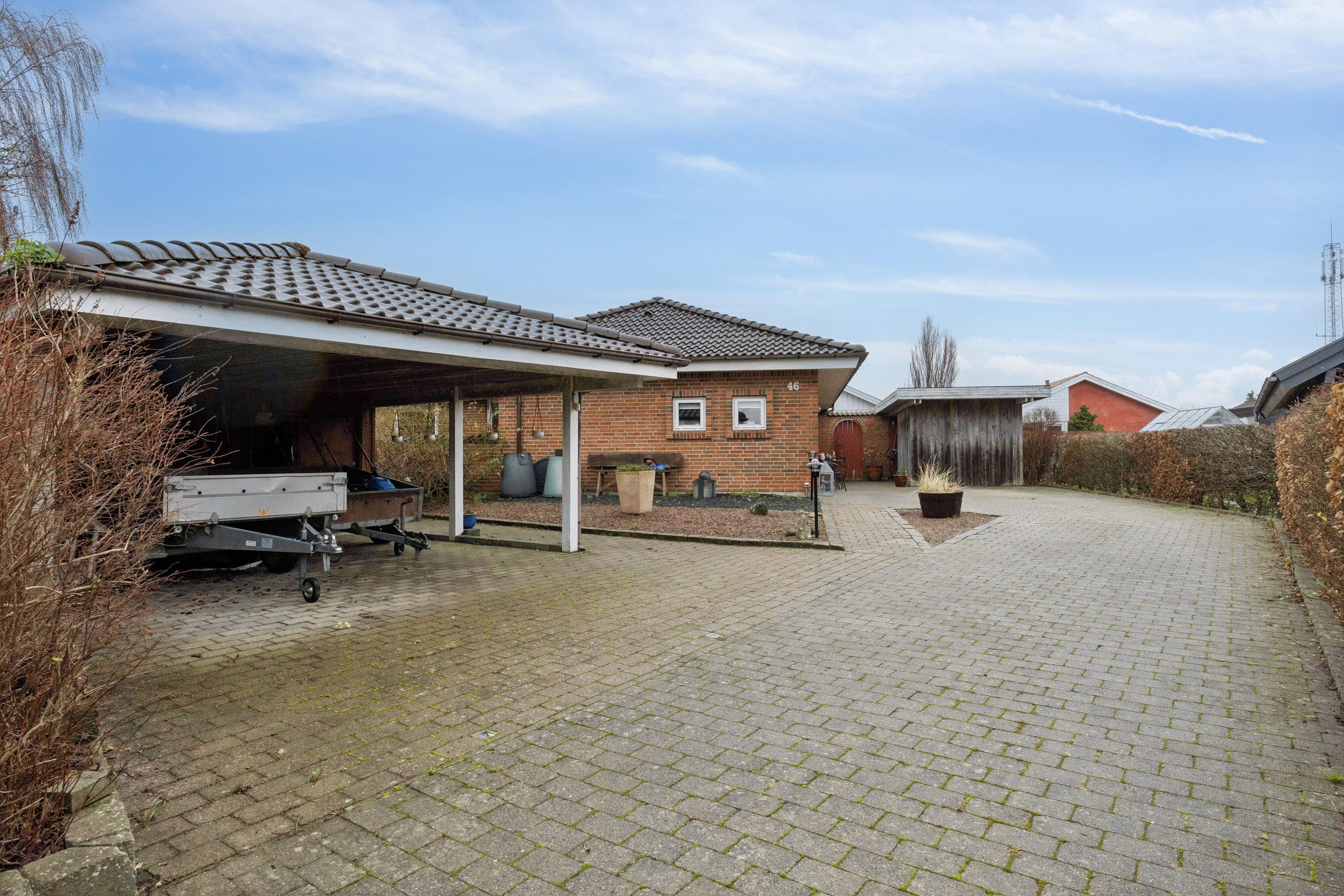 Fremhævet set fra vejen billede i fuldskærmstilstand. Billede af Ulstedboparken 46, 9870 Sindal