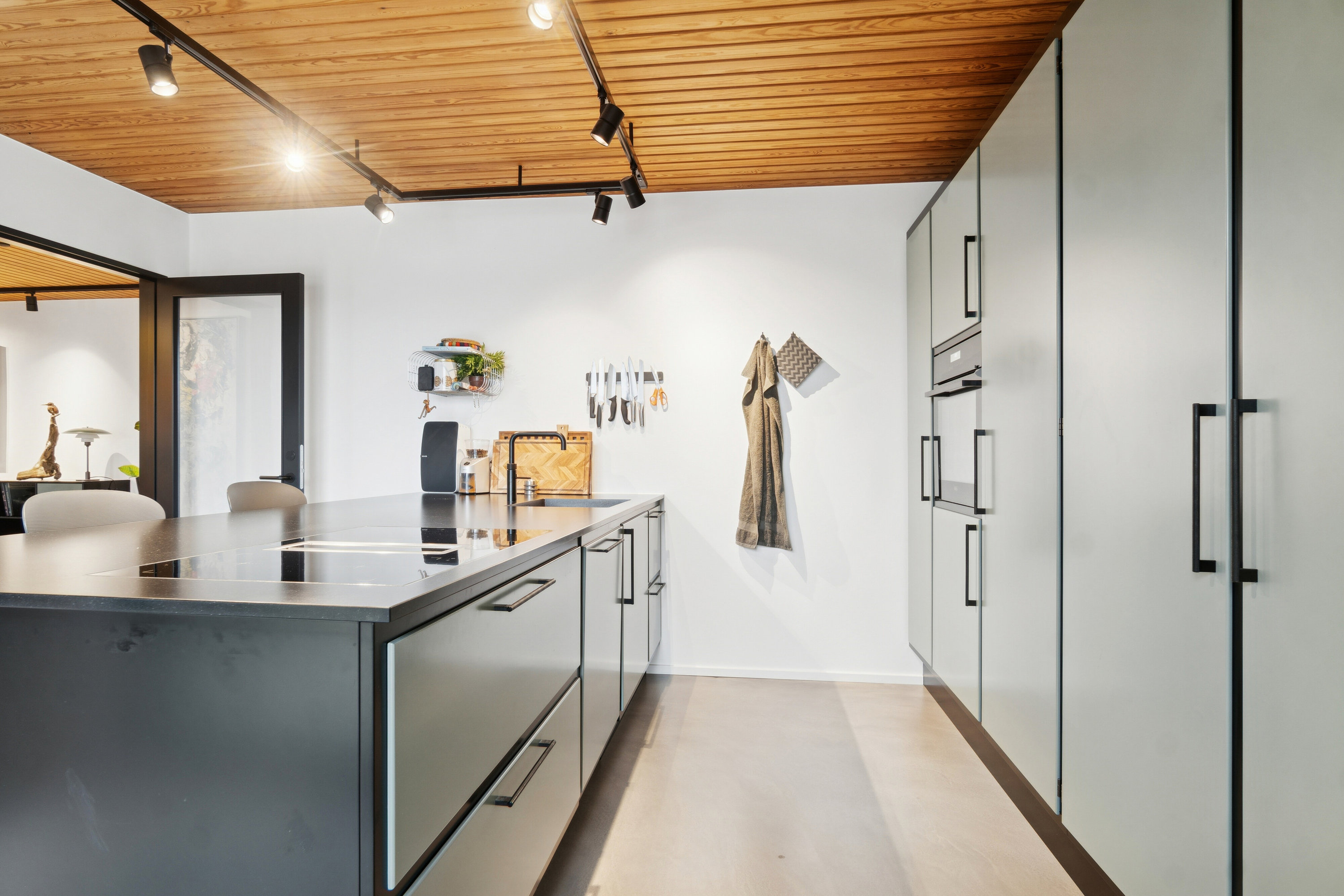 Fremhævet køkken billede i fuldskærmstilstand. Billede af Filippavej 25, 8270 Højbjerg