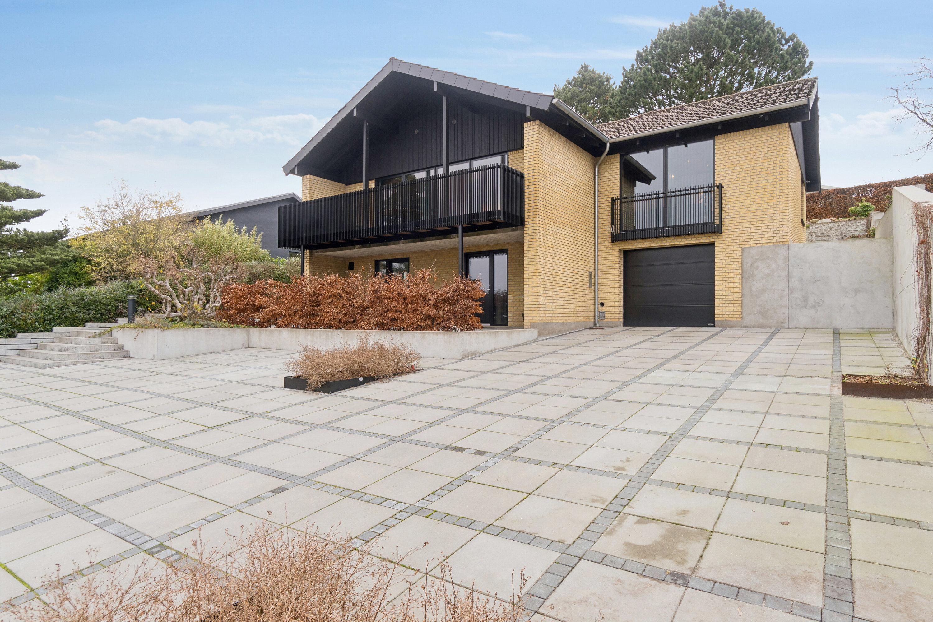 Fremhævet set fra vejen billede i fuldskærmstilstand. Billede af Filippavej 25, 8270 Højbjerg