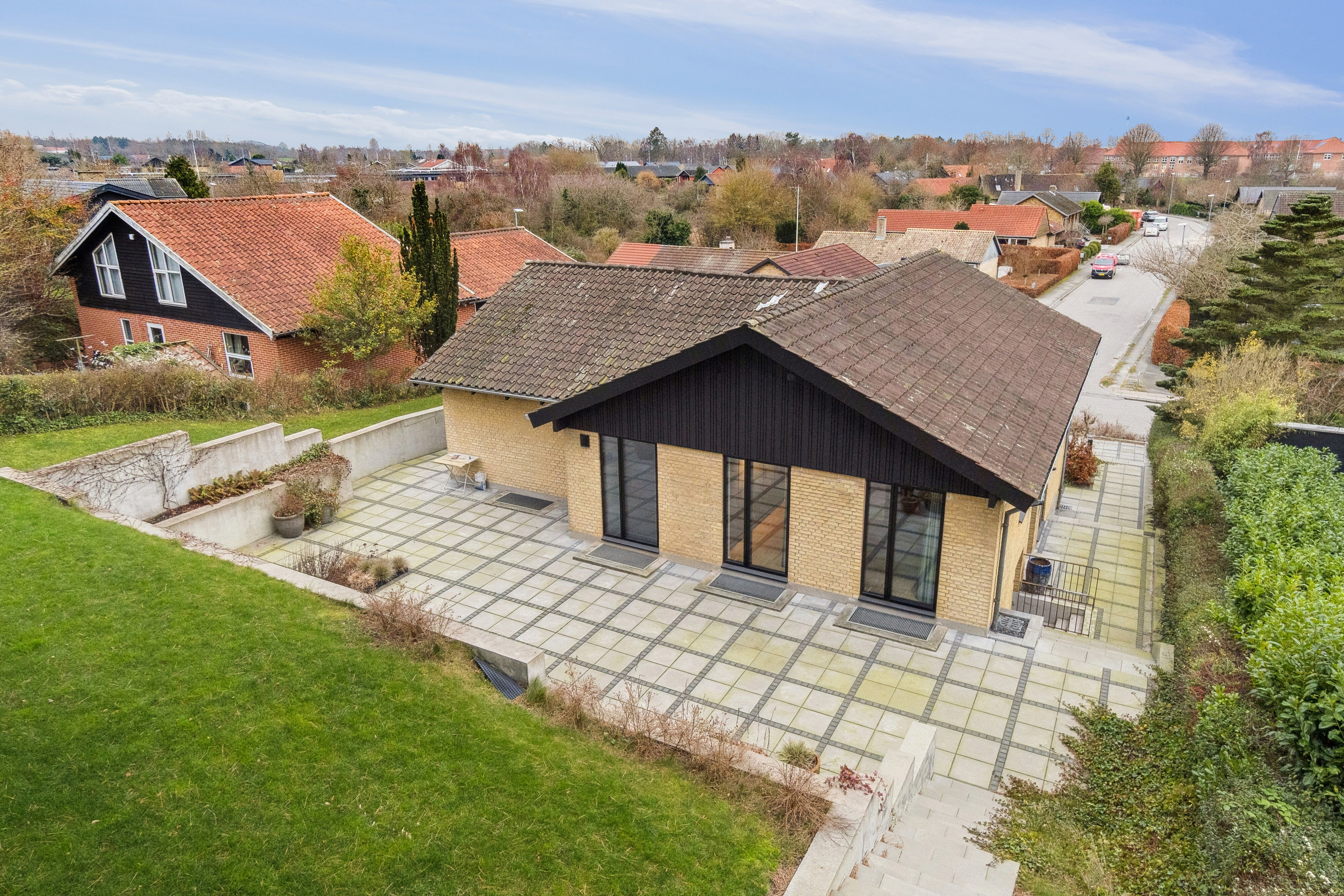 Fremhævet set fra haven billede i fuldskærmstilstand. Billede af Filippavej 25, 8270 Højbjerg