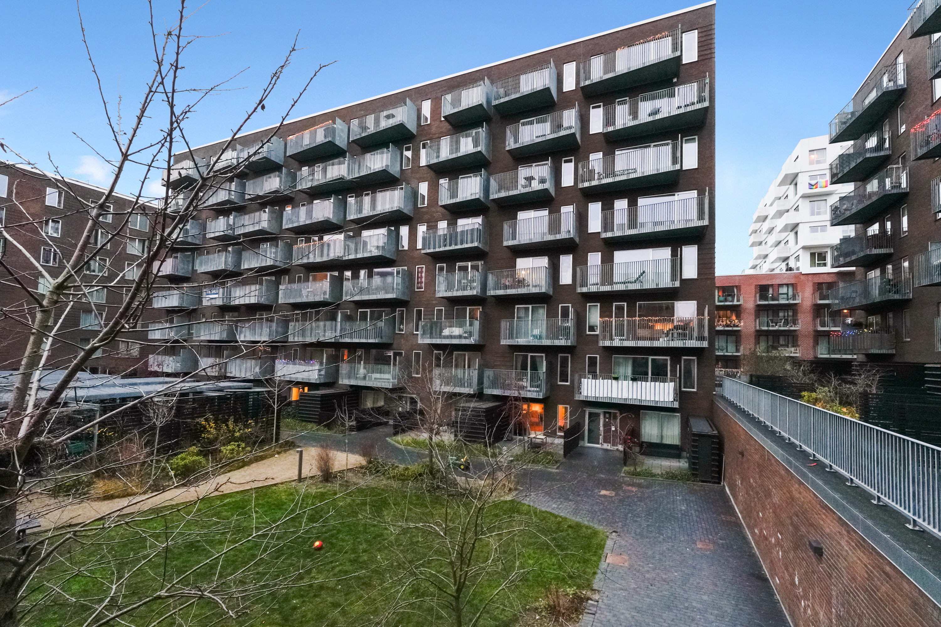 Fremhævet andet billede i fuldskærmstilstand. Billede af C.F. Møllers Allé 98, 4. th., 2300 København S