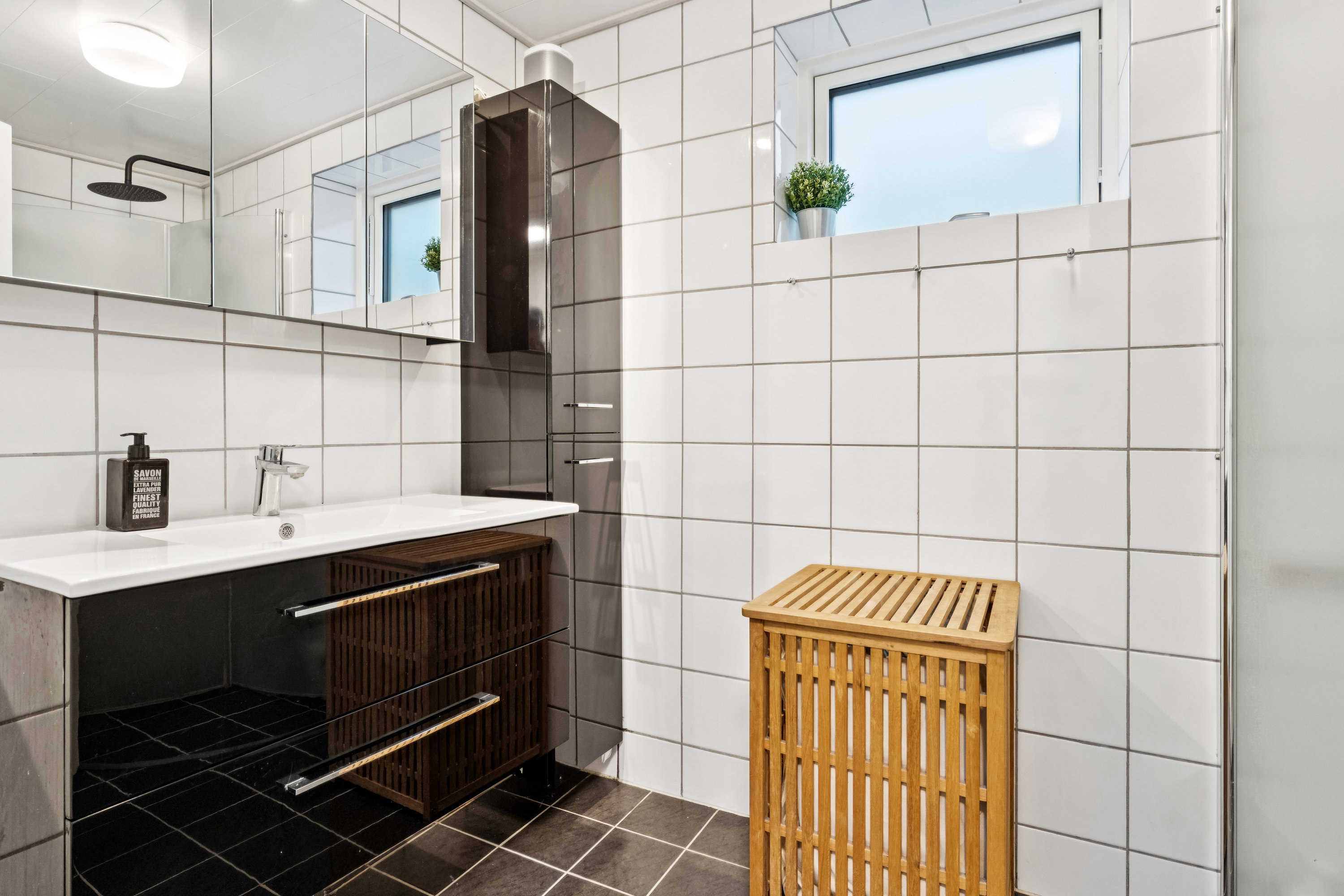 Fremhævet badeværelse billede i fuldskærmstilstand. Billede af Vibevej 5, Frydendal , 9000 Aalborg