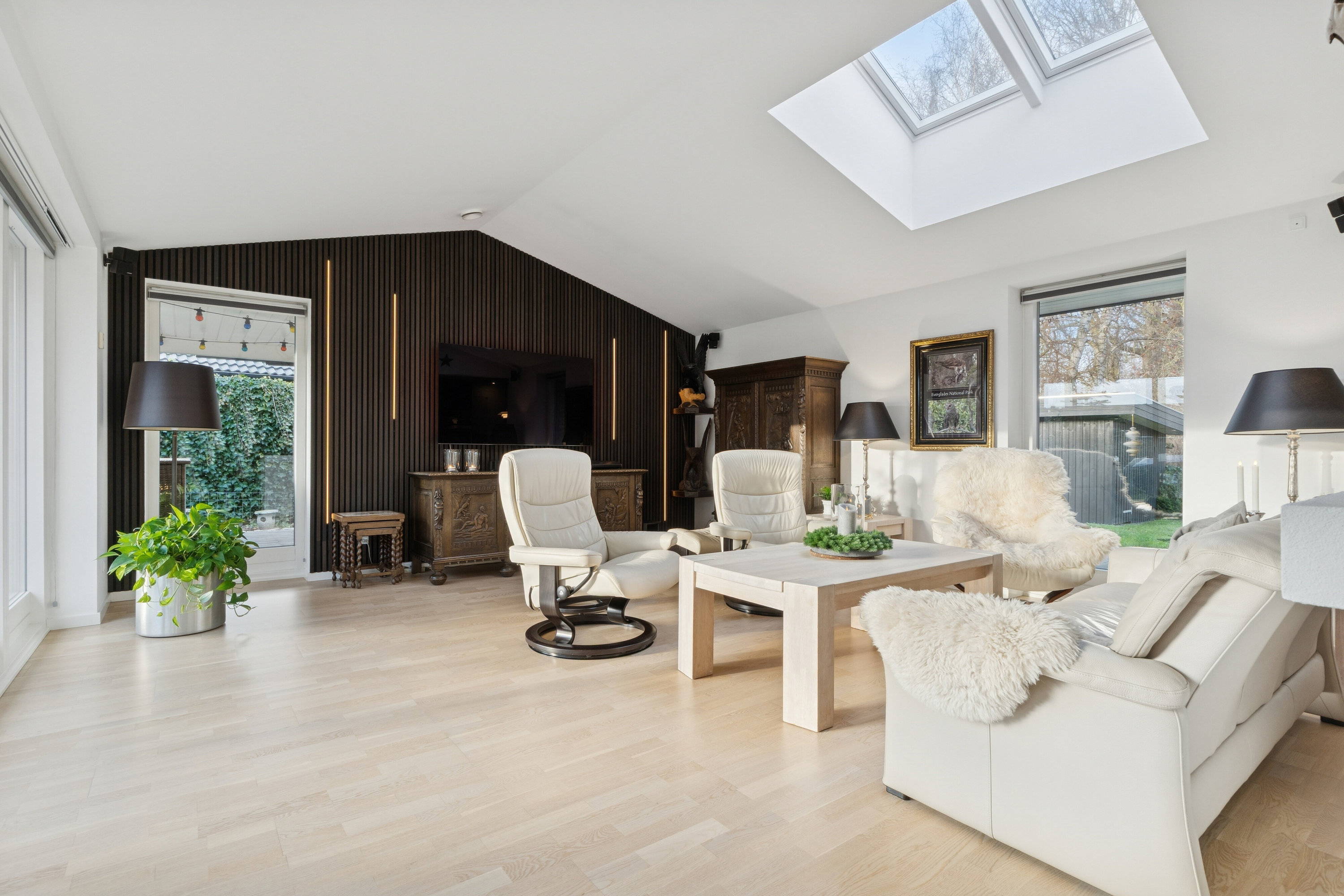 Fremhævet stue billede i fuldskærmstilstand. Billede af Tværdalen 12, 4040 Jyllinge