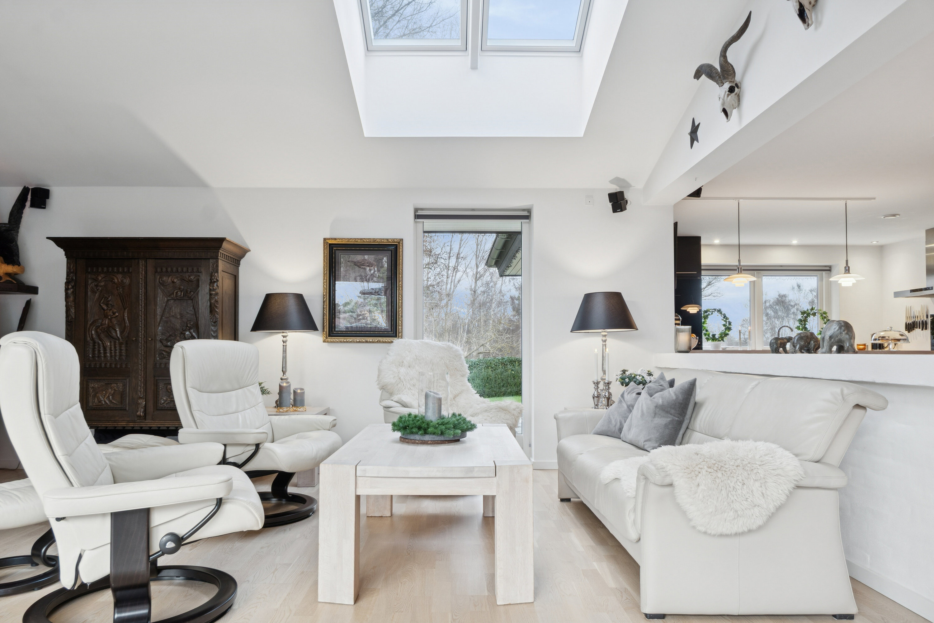 Fremhævet stue billede i fuldskærmstilstand. Billede af Tværdalen 12, 4040 Jyllinge