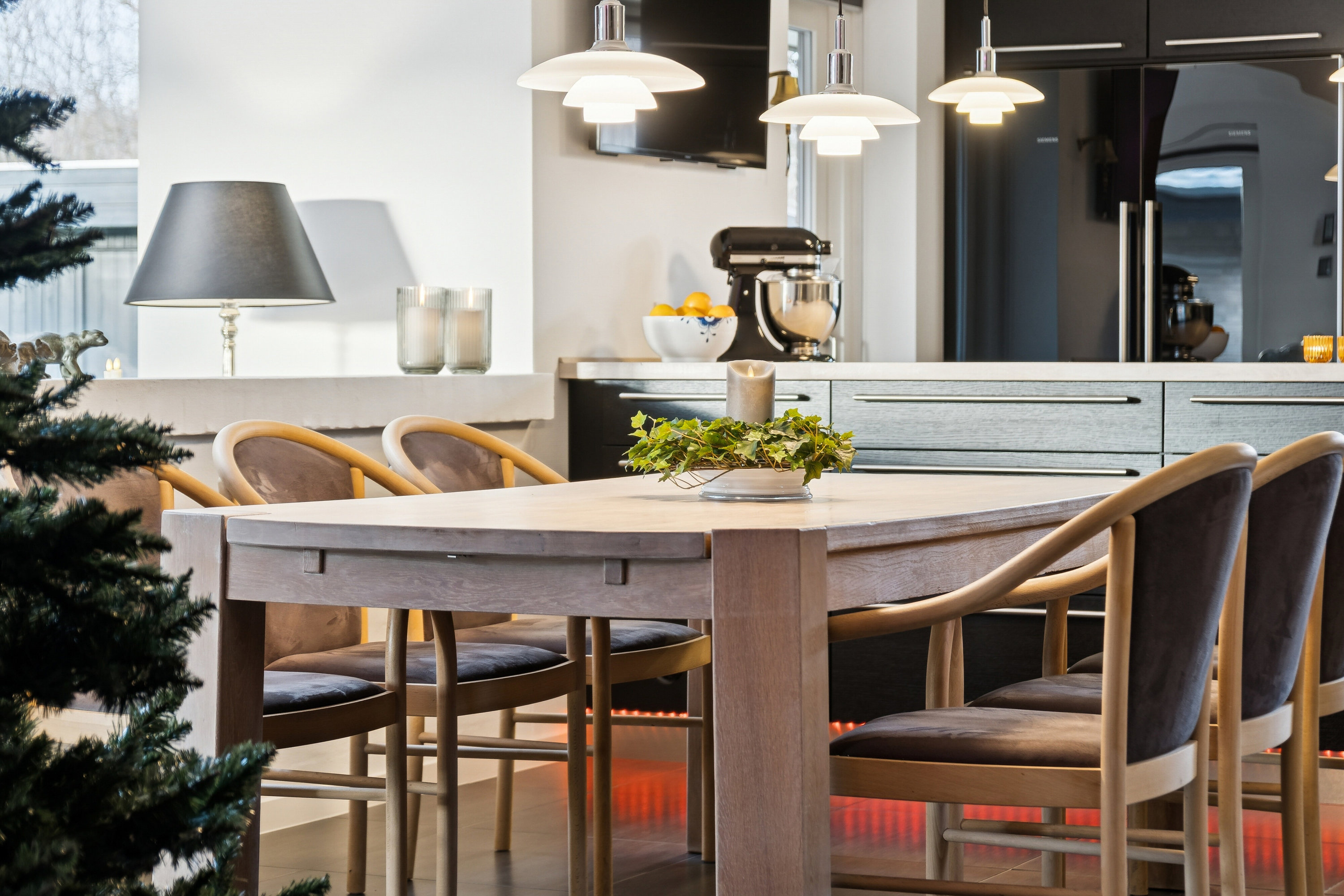 Fremhævet spisestue billede i fuldskærmstilstand. Billede af Tværdalen 12, 4040 Jyllinge