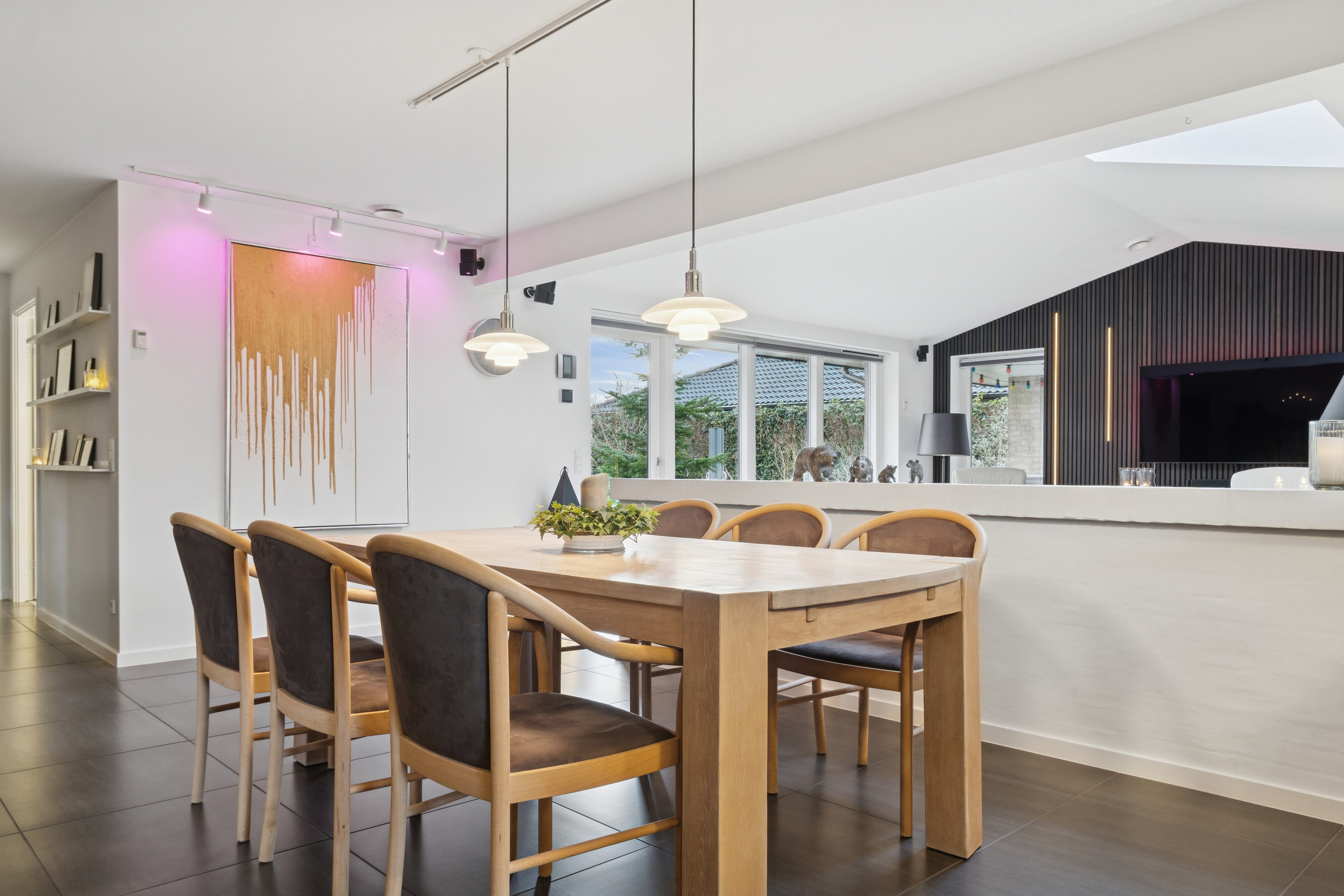 Fremhævet spisestue billede i fuldskærmstilstand. Billede af Tværdalen 12, 4040 Jyllinge