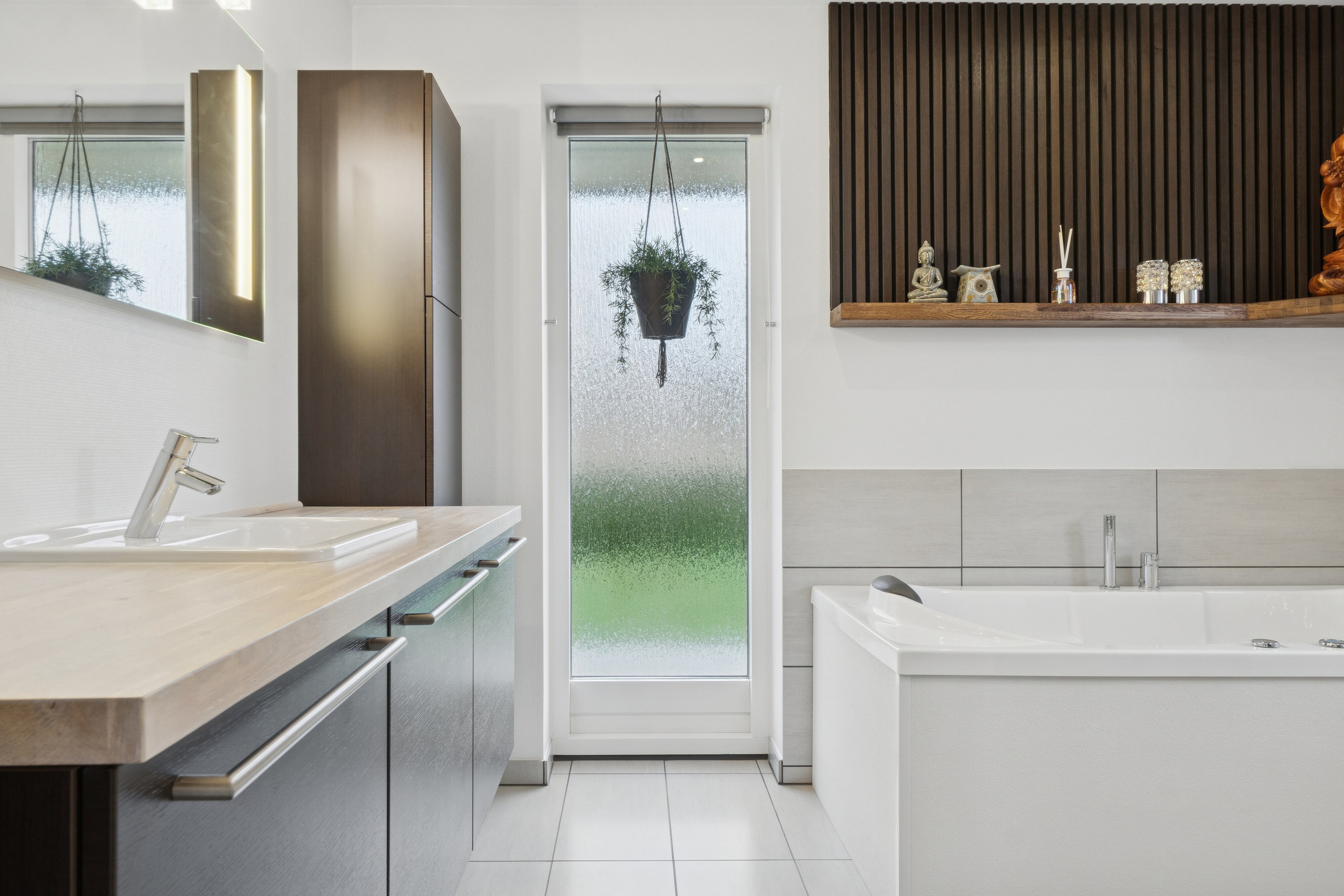 Fremhævet badeværelse billede i fuldskærmstilstand. Billede af Tværdalen 12, 4040 Jyllinge