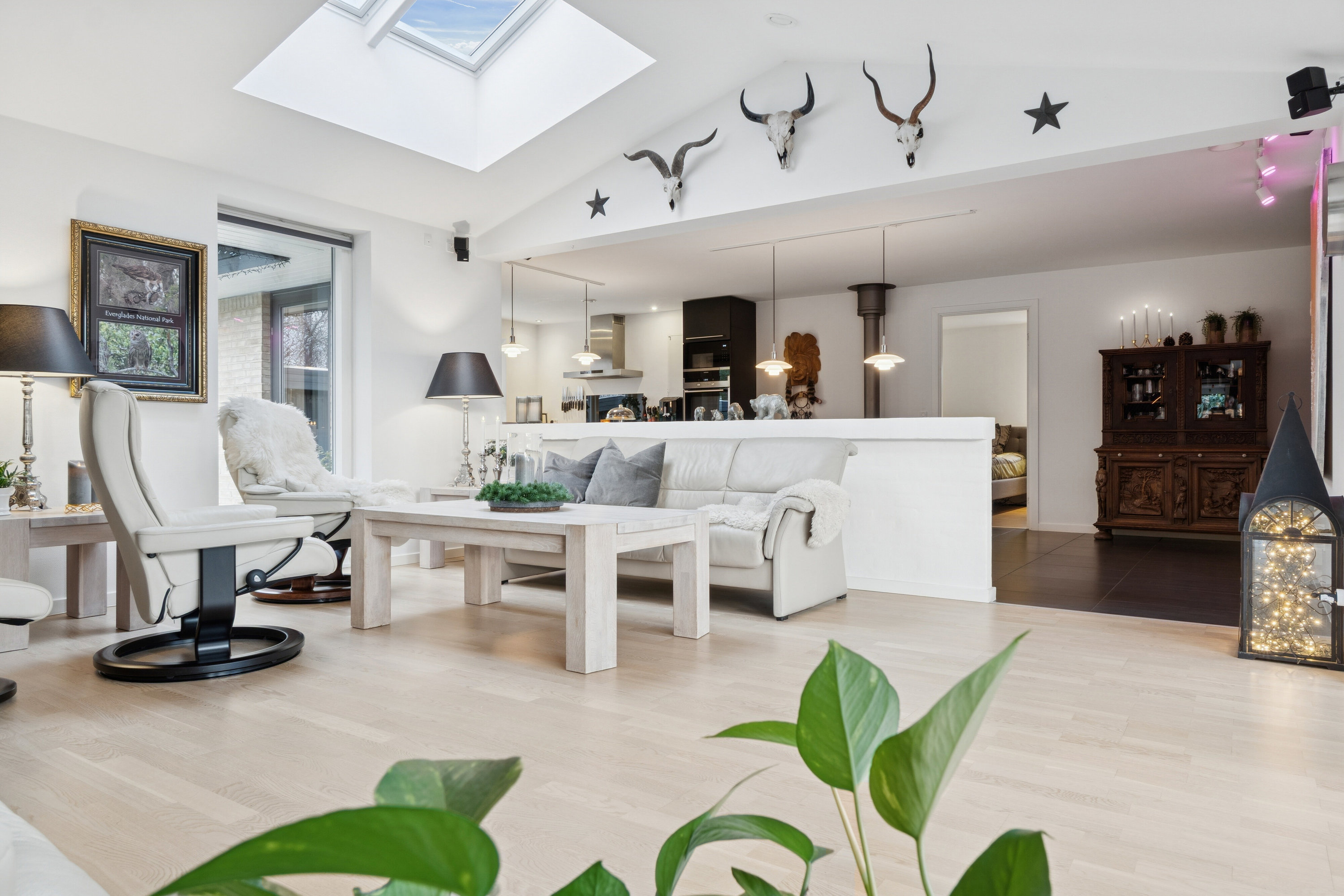 Fremhævet stue billede i fuldskærmstilstand. Billede af Tværdalen 12, 4040 Jyllinge