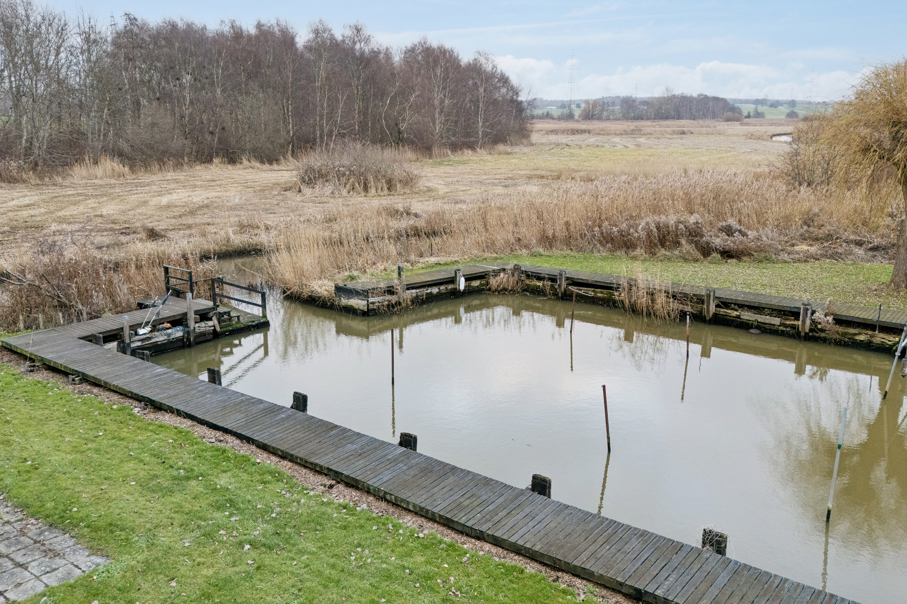 Fremhævet set fra haven billede i fuldskærmstilstand. Billede af Tværdalen 12, 4040 Jyllinge