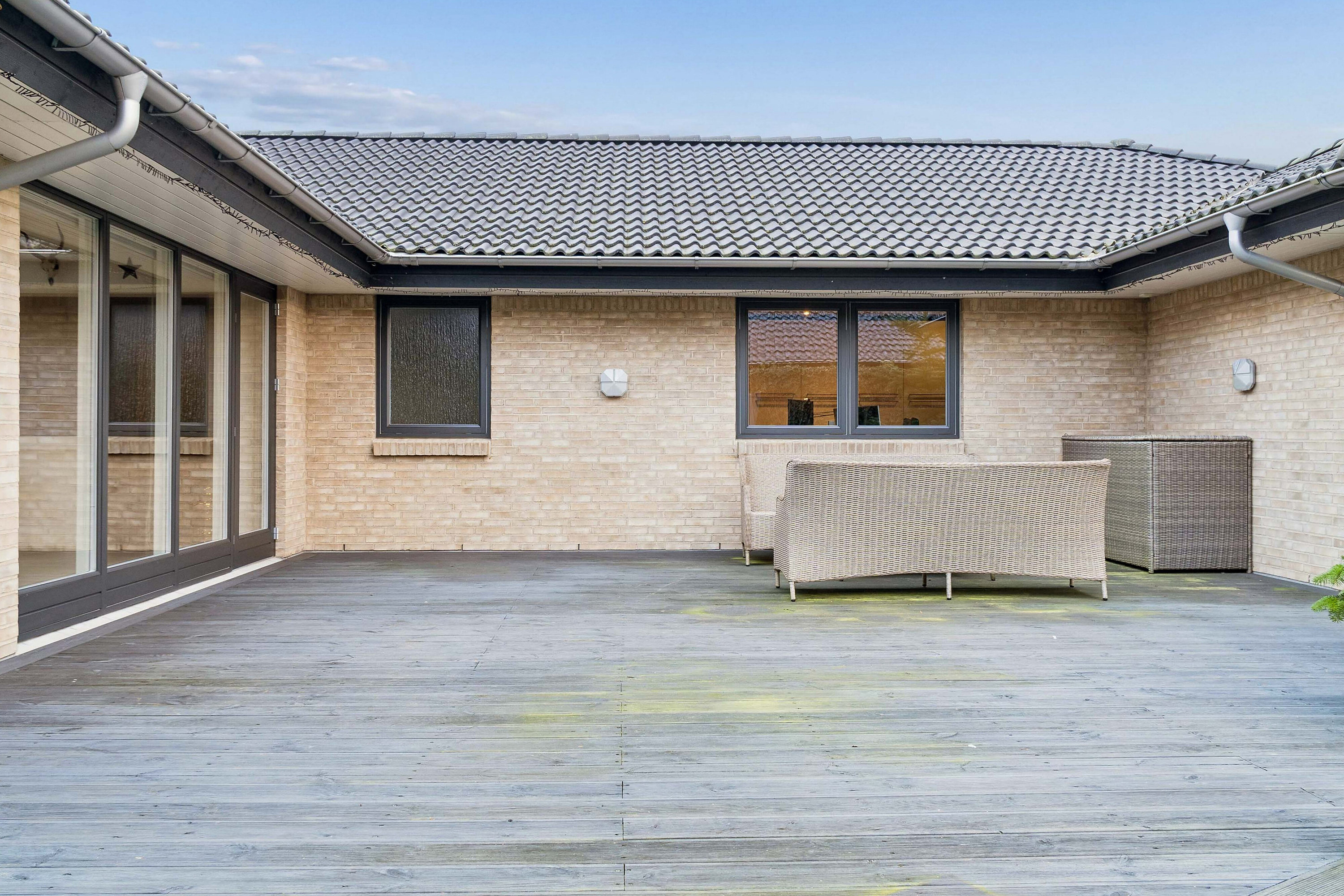 Fremhævet altan billede i fuldskærmstilstand. Billede af Tværdalen 12, 4040 Jyllinge