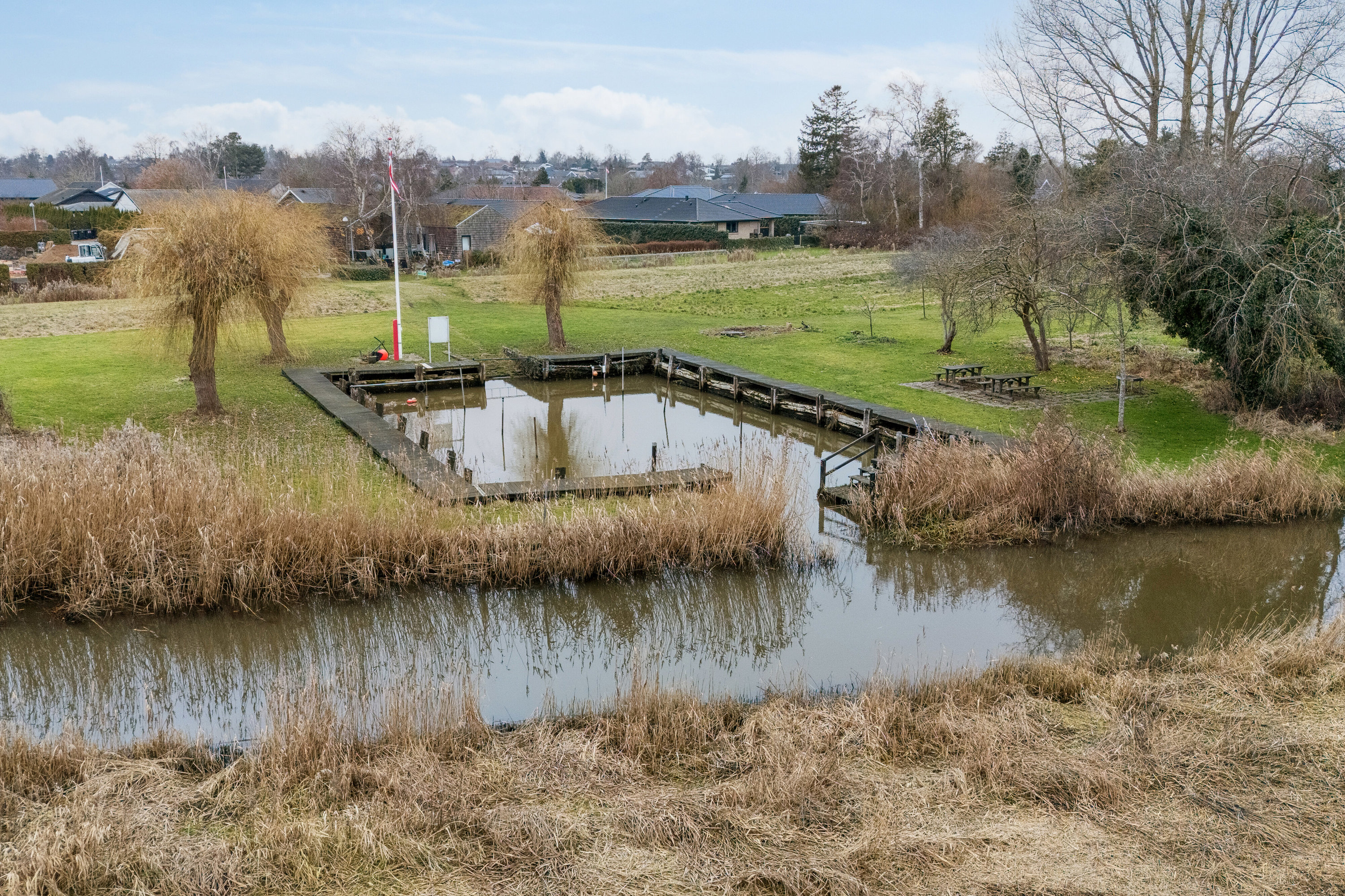 Fremhævet udendørs billede i fuldskærmstilstand. Billede af Tværdalen 12, 4040 Jyllinge