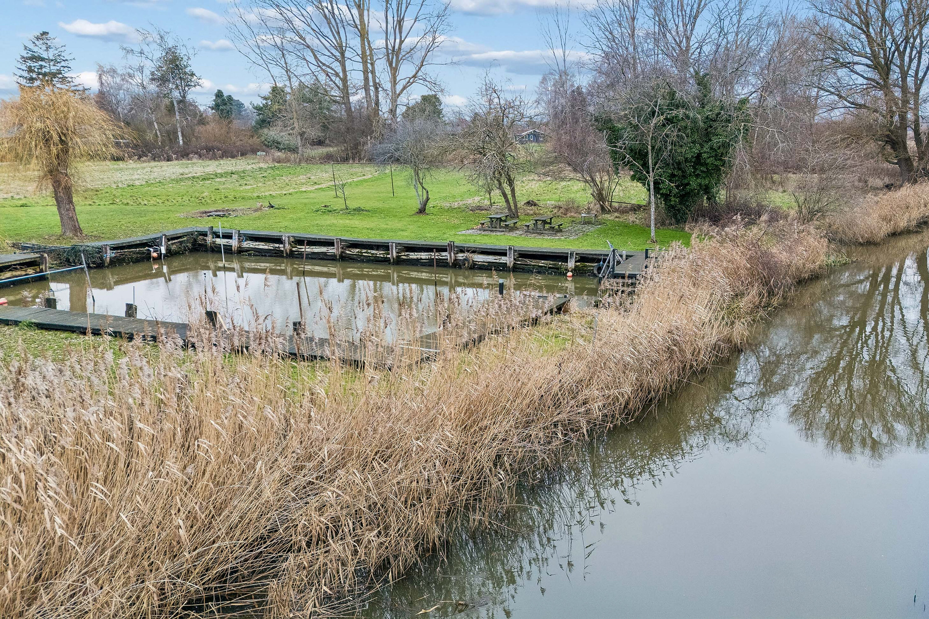Fremhævet udendørs billede i fuldskærmstilstand. Billede af Tværdalen 12, 4040 Jyllinge