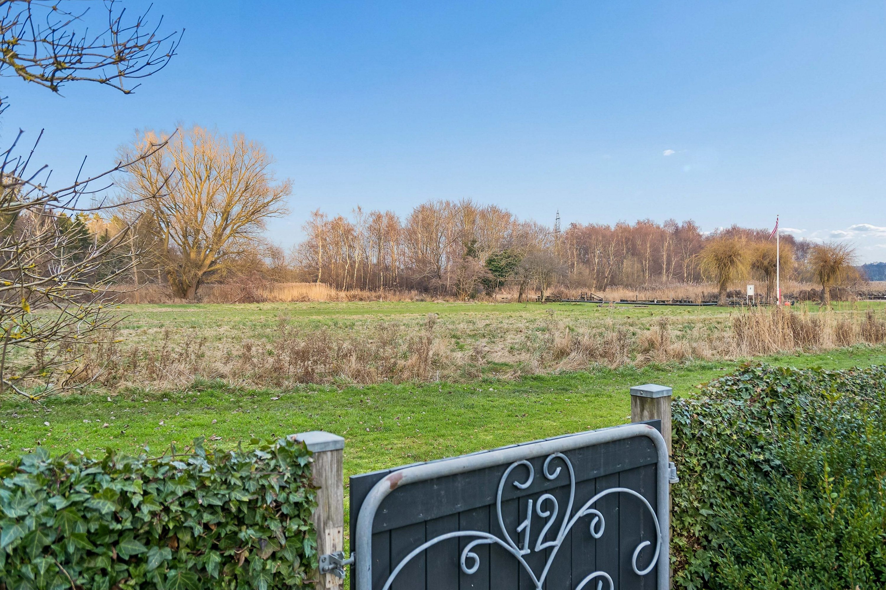 Fremhævet udendørs billede i fuldskærmstilstand. Billede af Tværdalen 12, 4040 Jyllinge