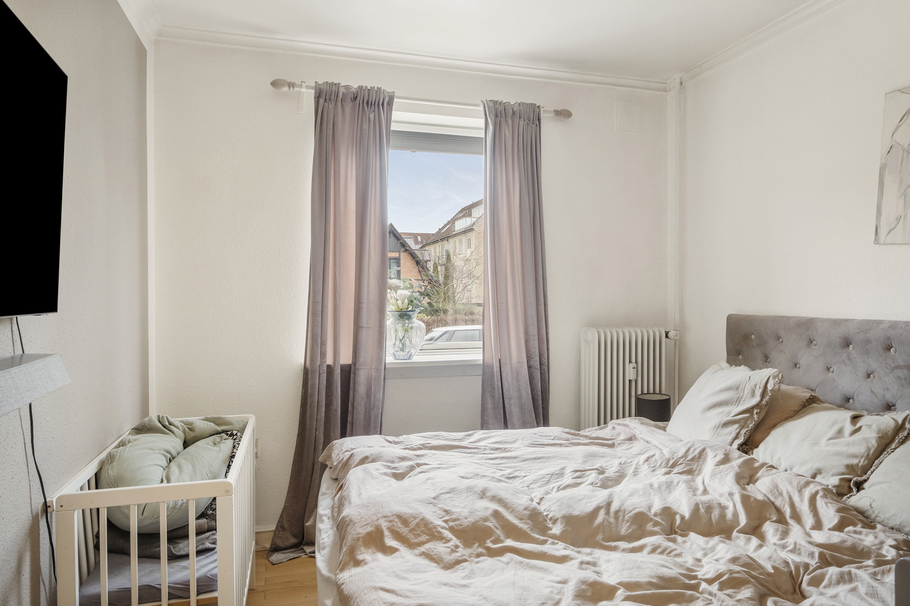 Fremhævet soveværelse billede i fuldskærmstilstand. Billede af Lindegårdsvej 30C, st.. tv., 2920 Charlottenlund