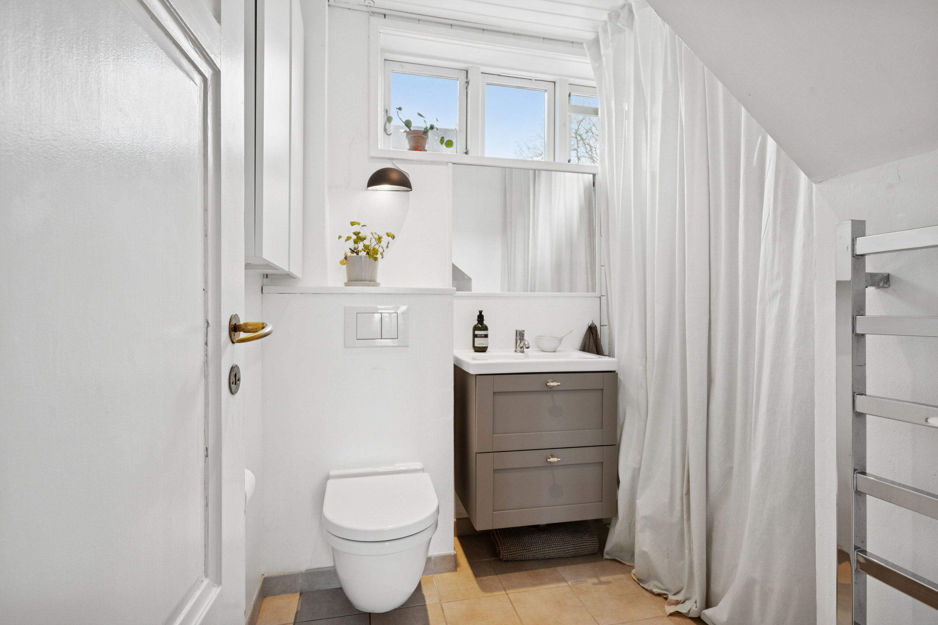 Fremhævet badeværelse billede i fuldskærmstilstand. Billede af Parcelvej 88A, 2830 Virum