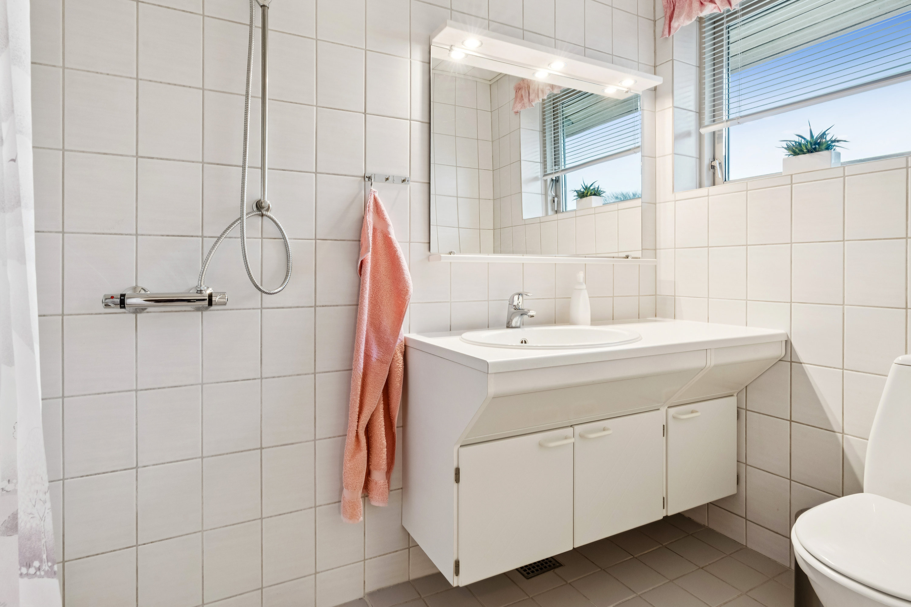 Fremhævet badeværelse billede i fuldskærmstilstand. Billede af Bjergfyrvej 9, 9200 Aalborg SV