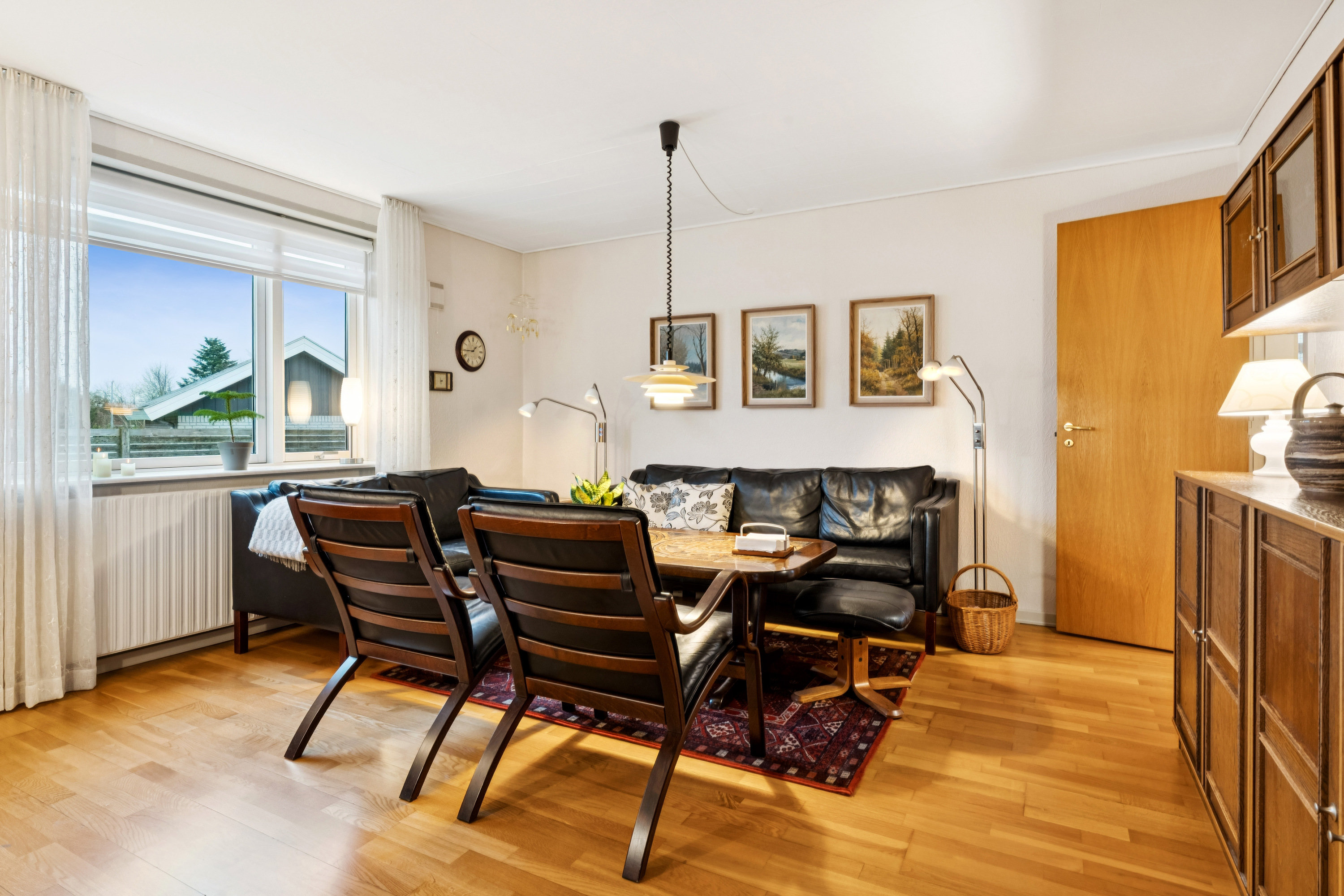 Fremhævet stue billede i fuldskærmstilstand. Billede af Bjergfyrvej 9, 9200 Aalborg SV