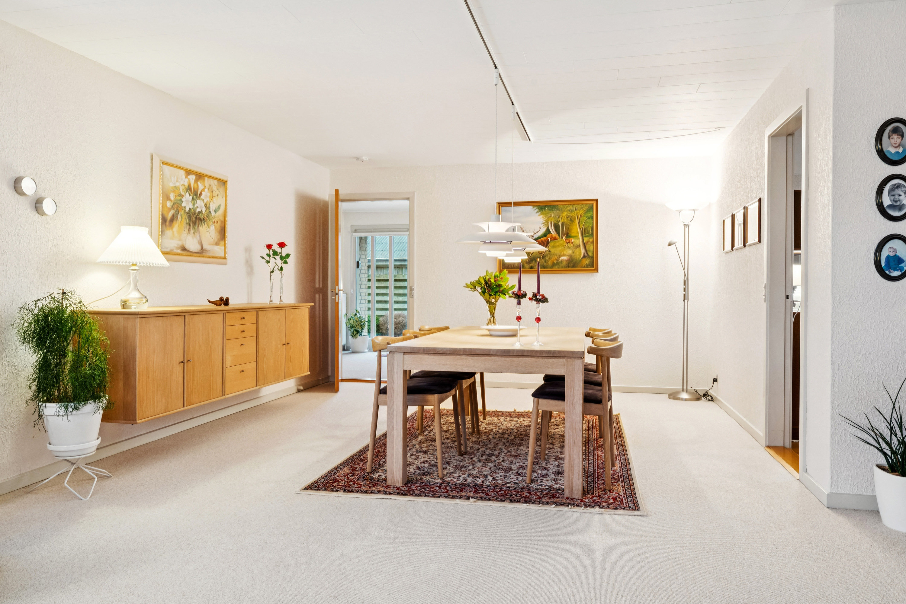 Fremhævet stue billede i fuldskærmstilstand. Billede af Bjergfyrvej 9, 9200 Aalborg SV