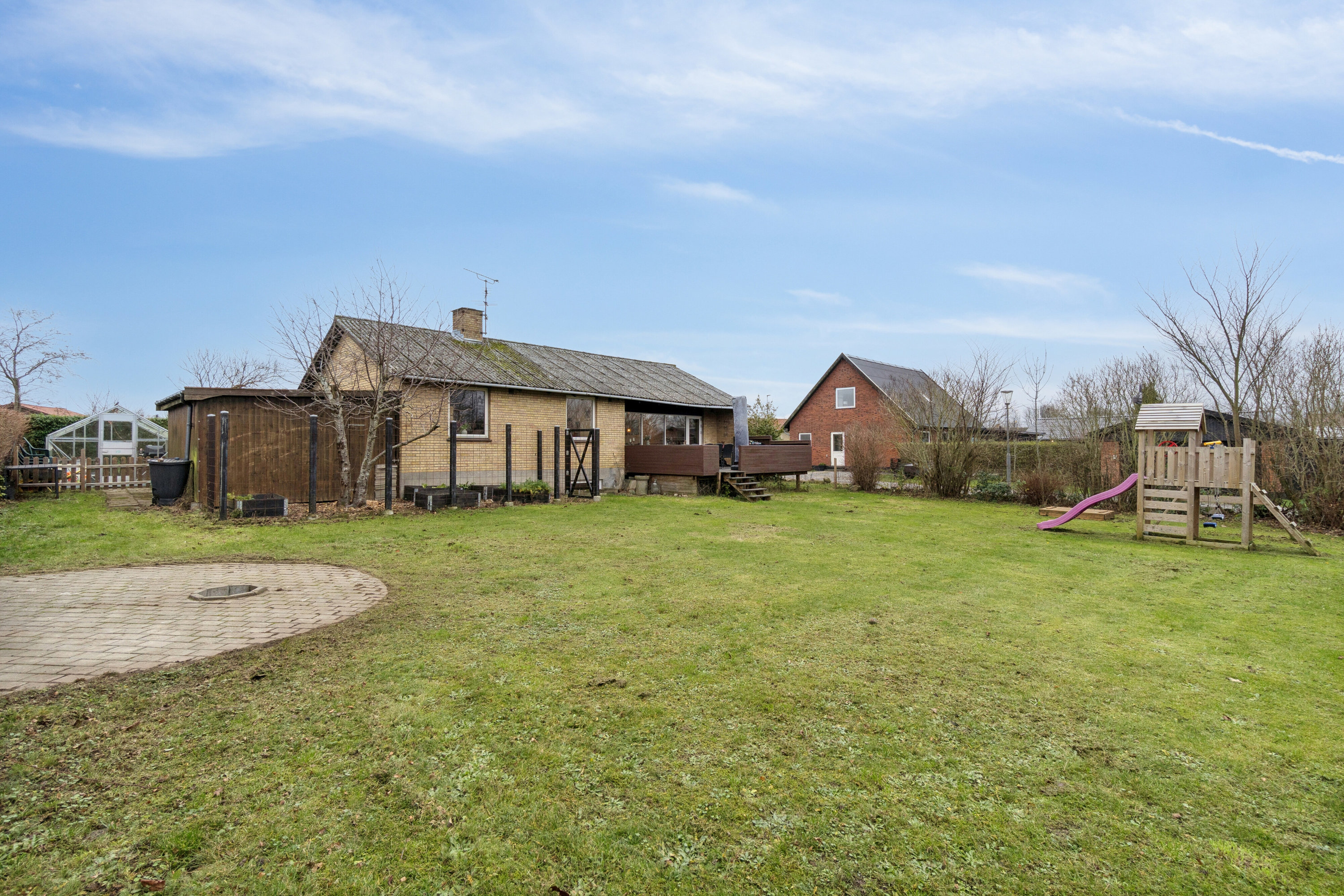 Miniaturebillede 1: set fra haven. Billede af Solvænget 8, Nyker, 3700 Rønne