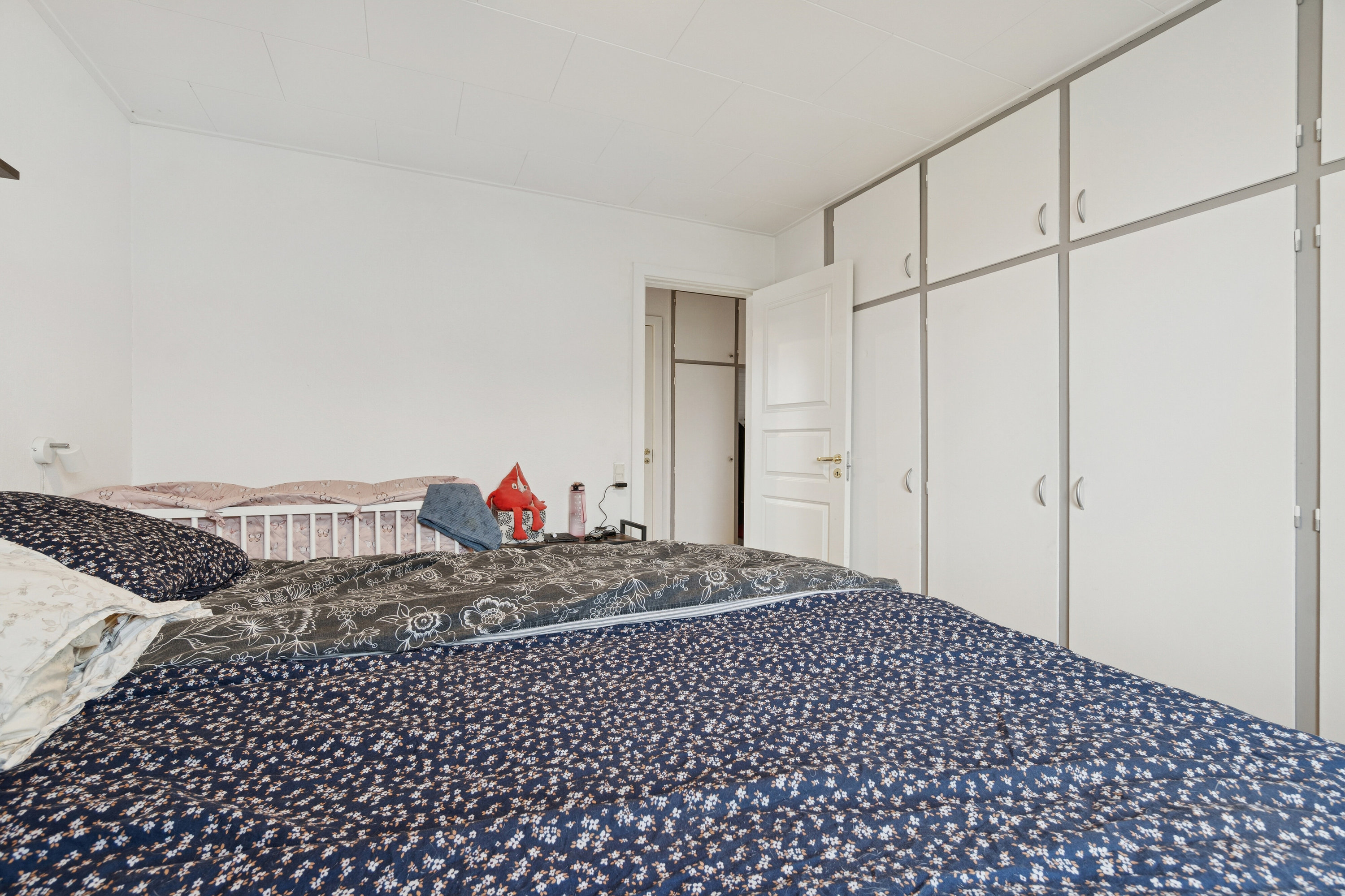 Fremhævet soveværelse billede i fuldskærmstilstand. Billede af Solvænget 8, Nyker, 3700 Rønne