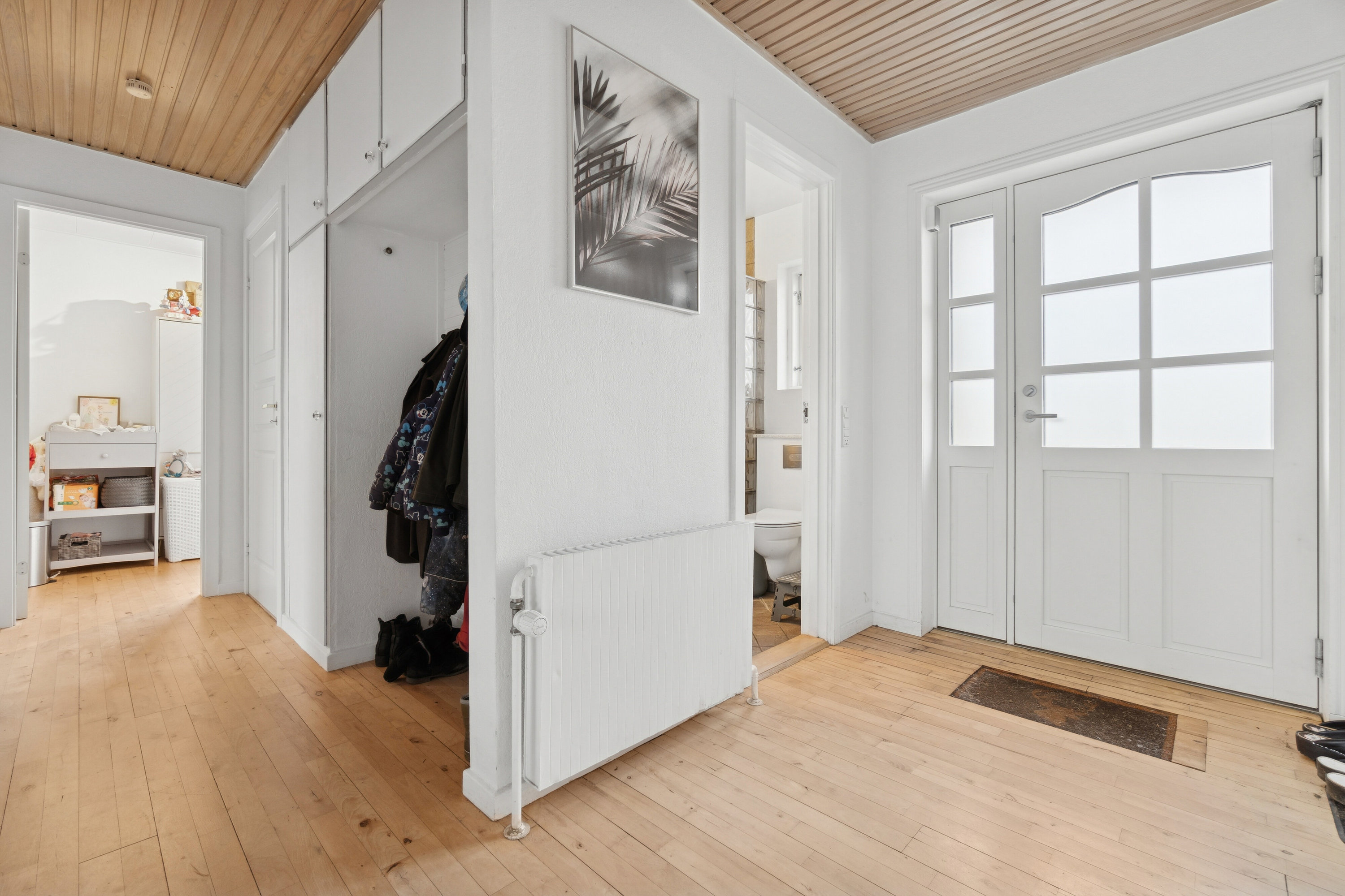 Miniaturebillede 2: hall. Billede af Solvænget 8, Nyker, 3700 Rønne