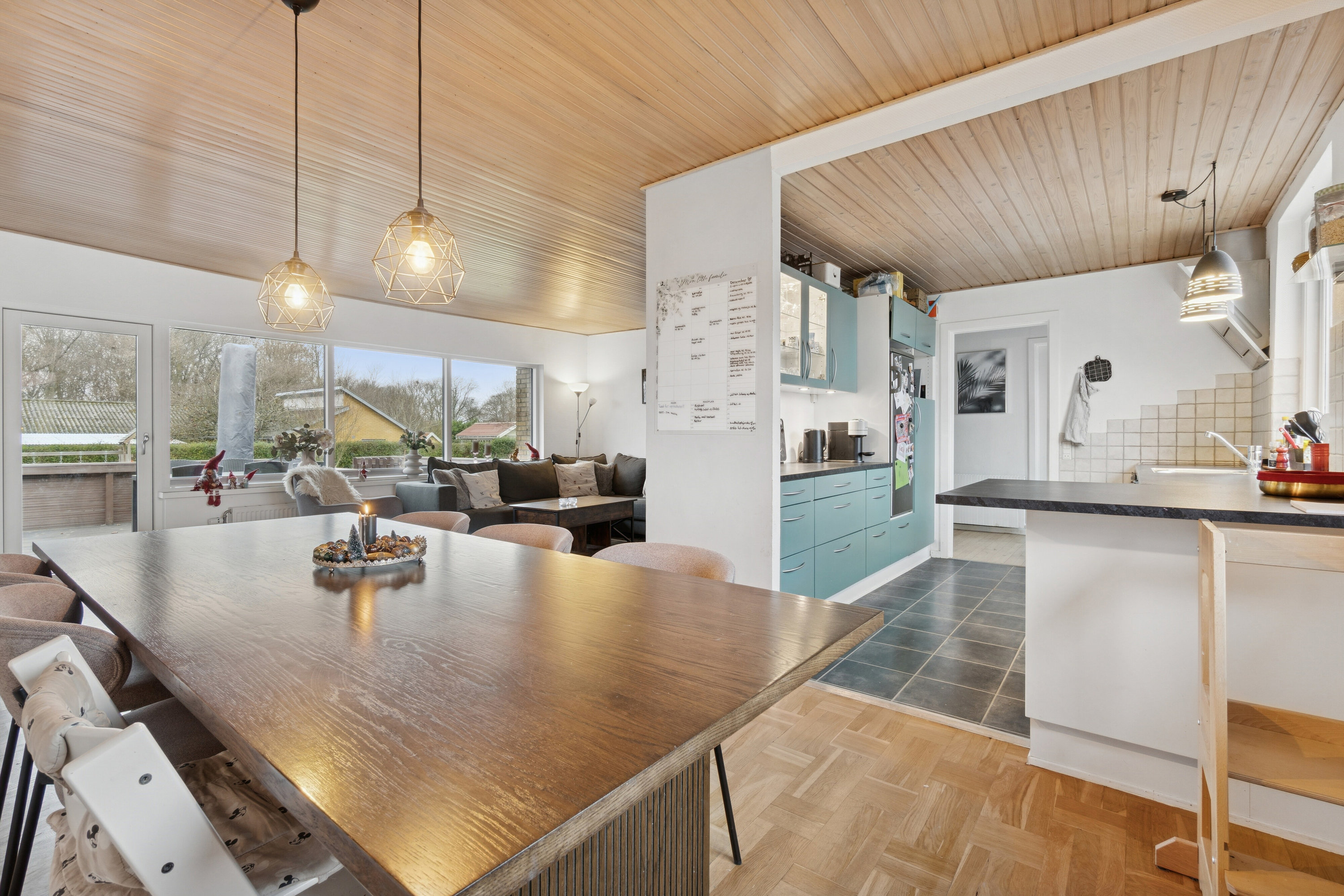 Fremhævet spisestue billede i fuldskærmstilstand. Billede af Solvænget 8, Nyker, 3700 Rønne